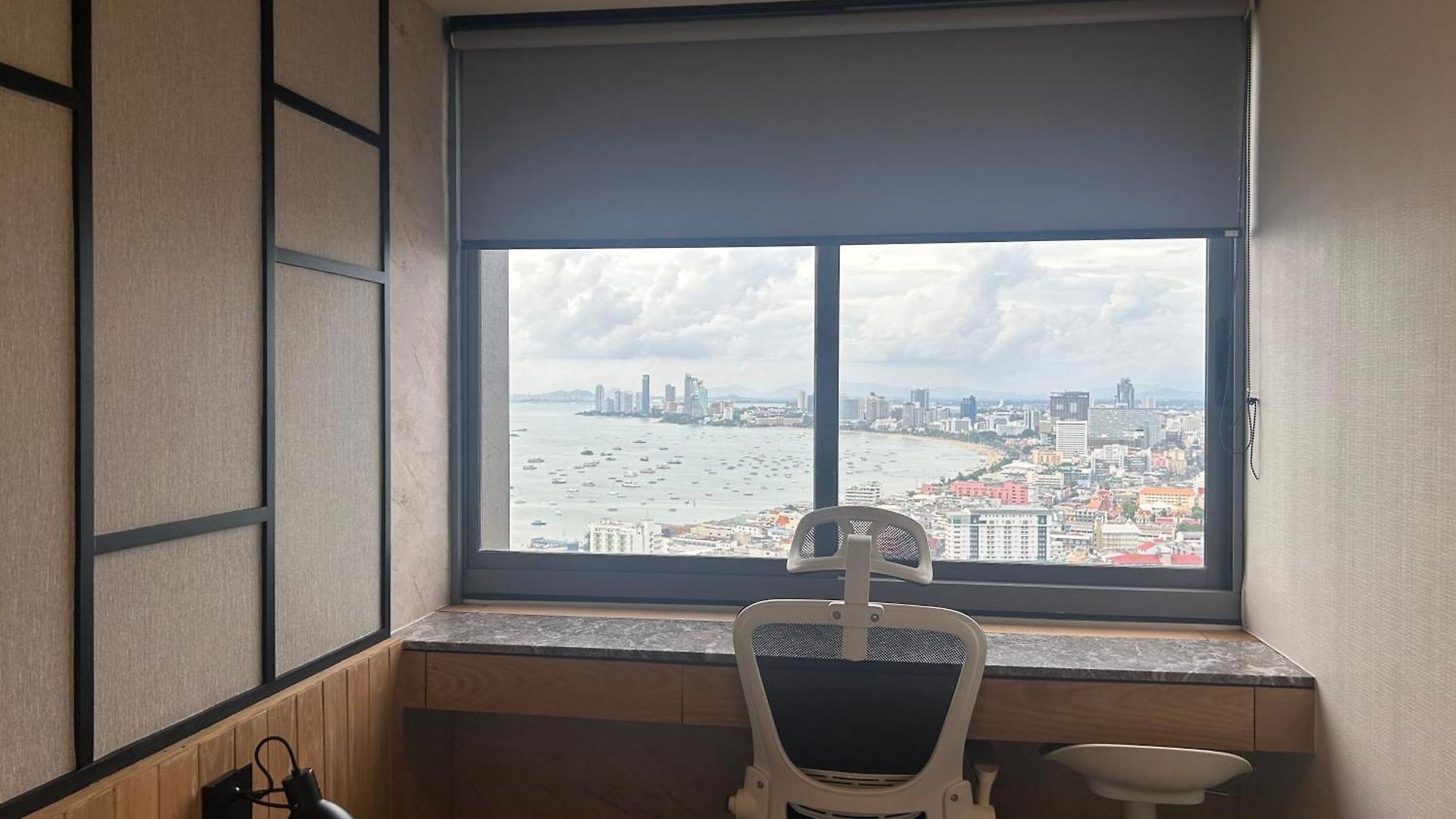 Unixx High Floor Seaview Double Bedroom อพาร์ตโฮเทล