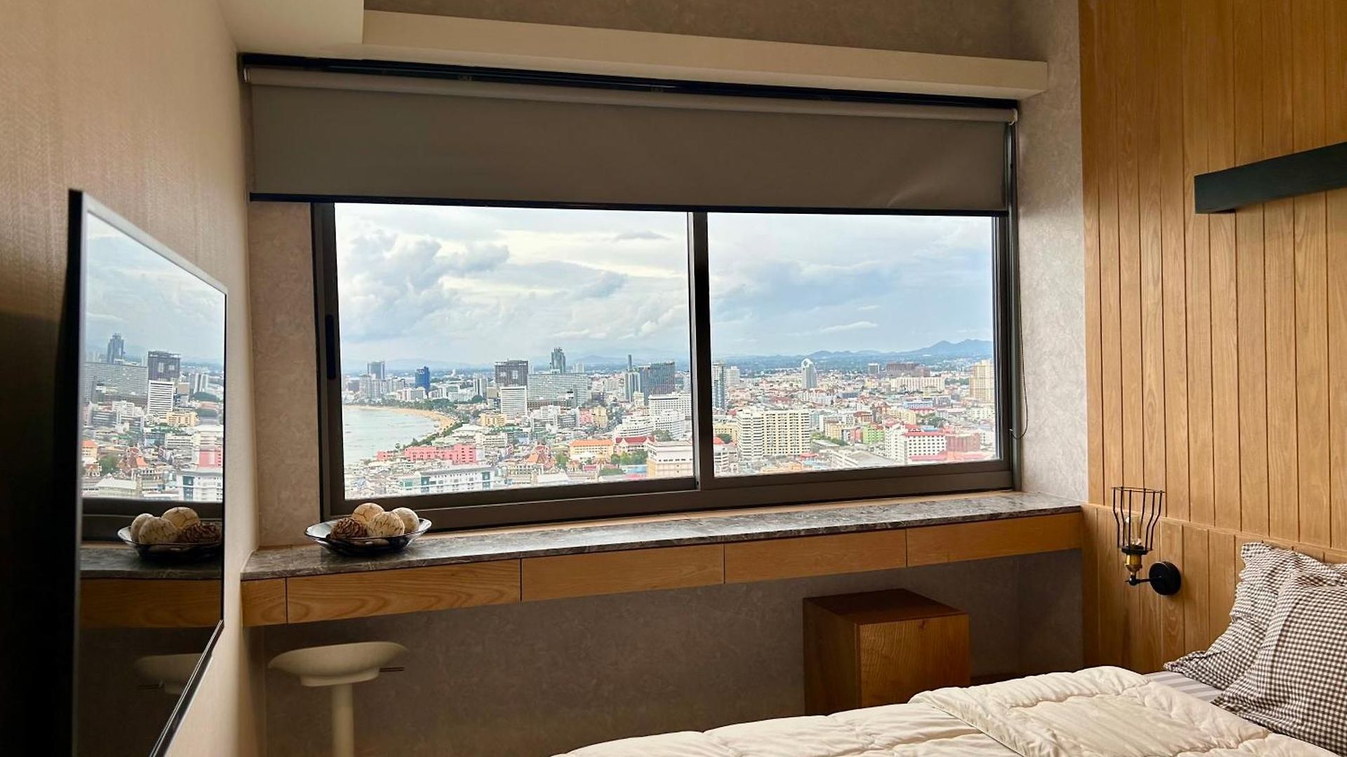 Unixx High Floor Seaview Double Bedroom Pattaya