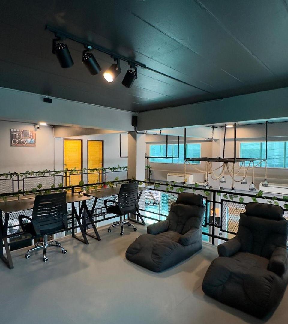 Friends Station Tukkom & Cafe Pattaya