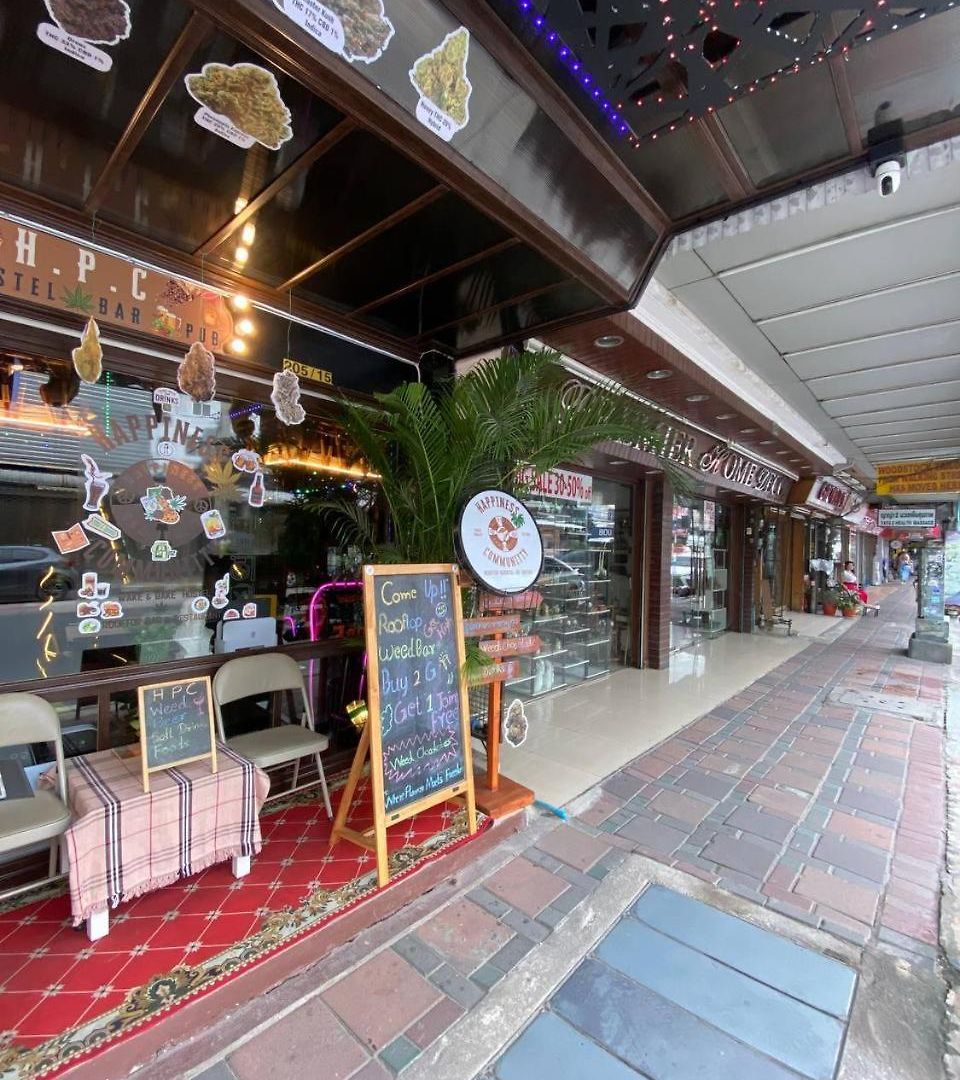 ที่พัก Happiness Community Wake & Bake - Rooftop Bar & Bistro Pattaya