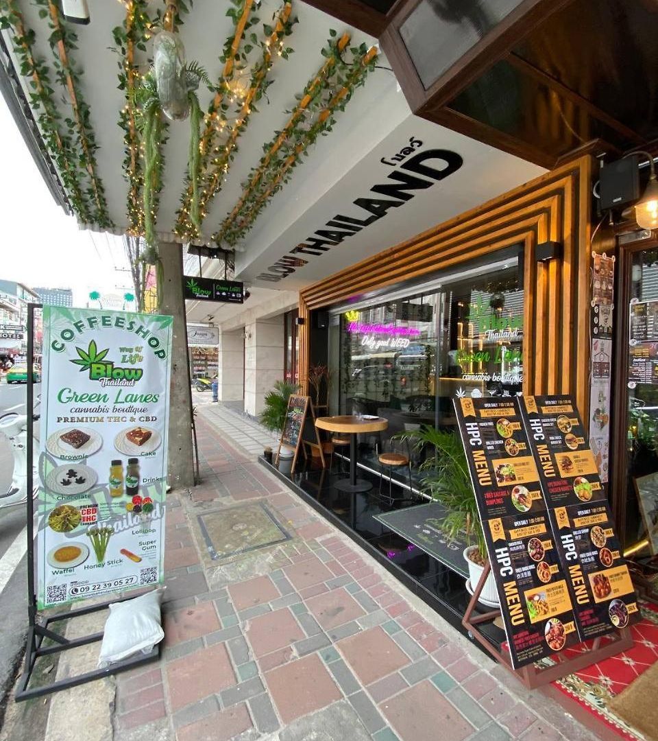 ที่พัก Happiness Community Wake & Bake - Rooftop Bar & Bistro *