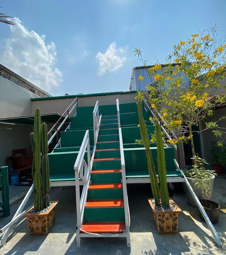 Happiness Community Wake & Bake - Rooftop Bar & Bistro