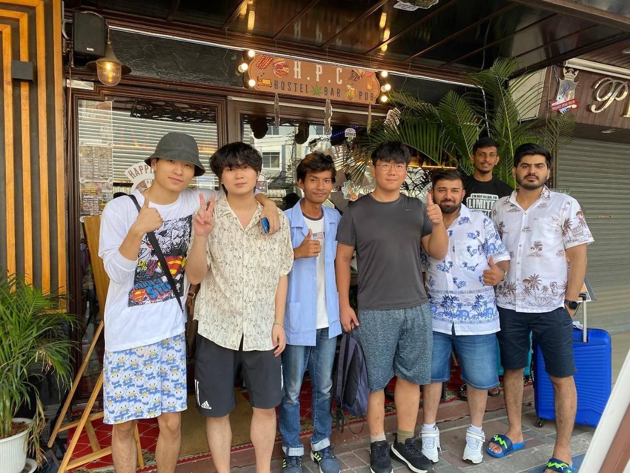 Happiness Community Wake & Bake - Rooftop Bar & Bistro ที่พัก *