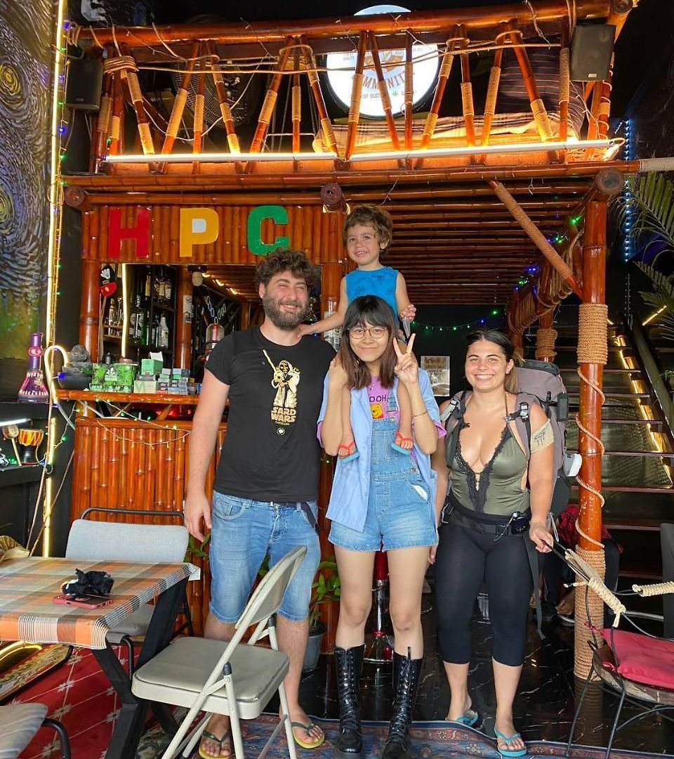Happiness Community Wake & Bake - Rooftop Bar & Bistro *