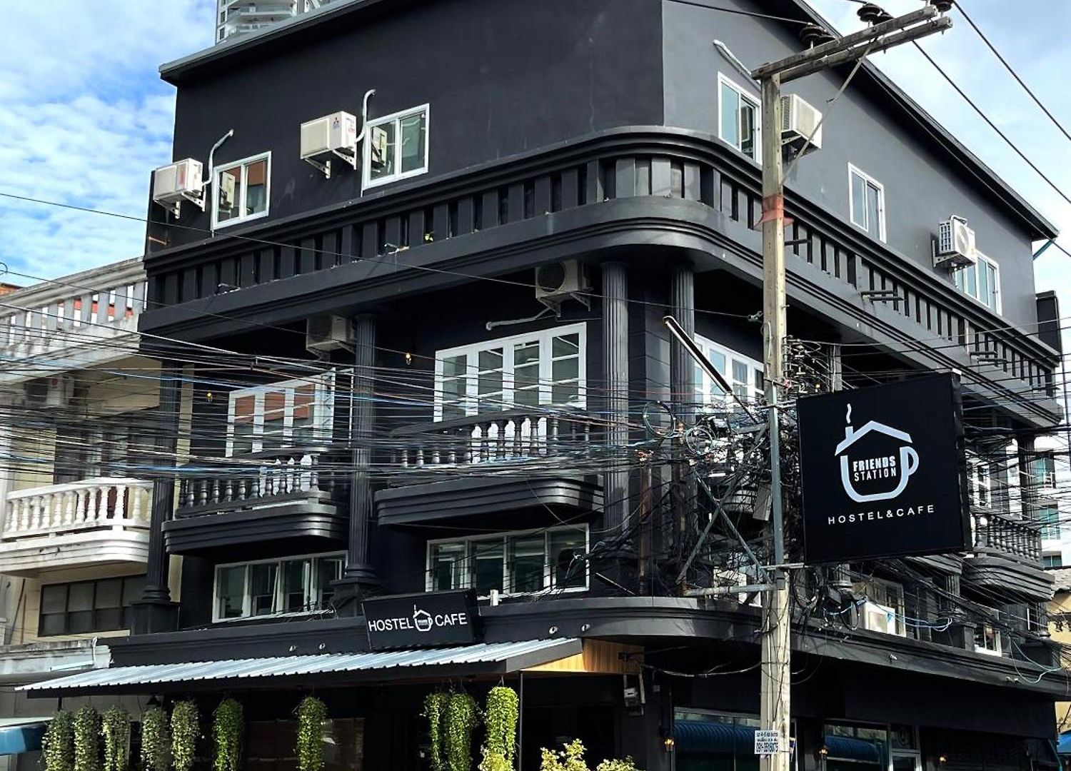 ที่พัก Friends Station Tukkom & Cafe