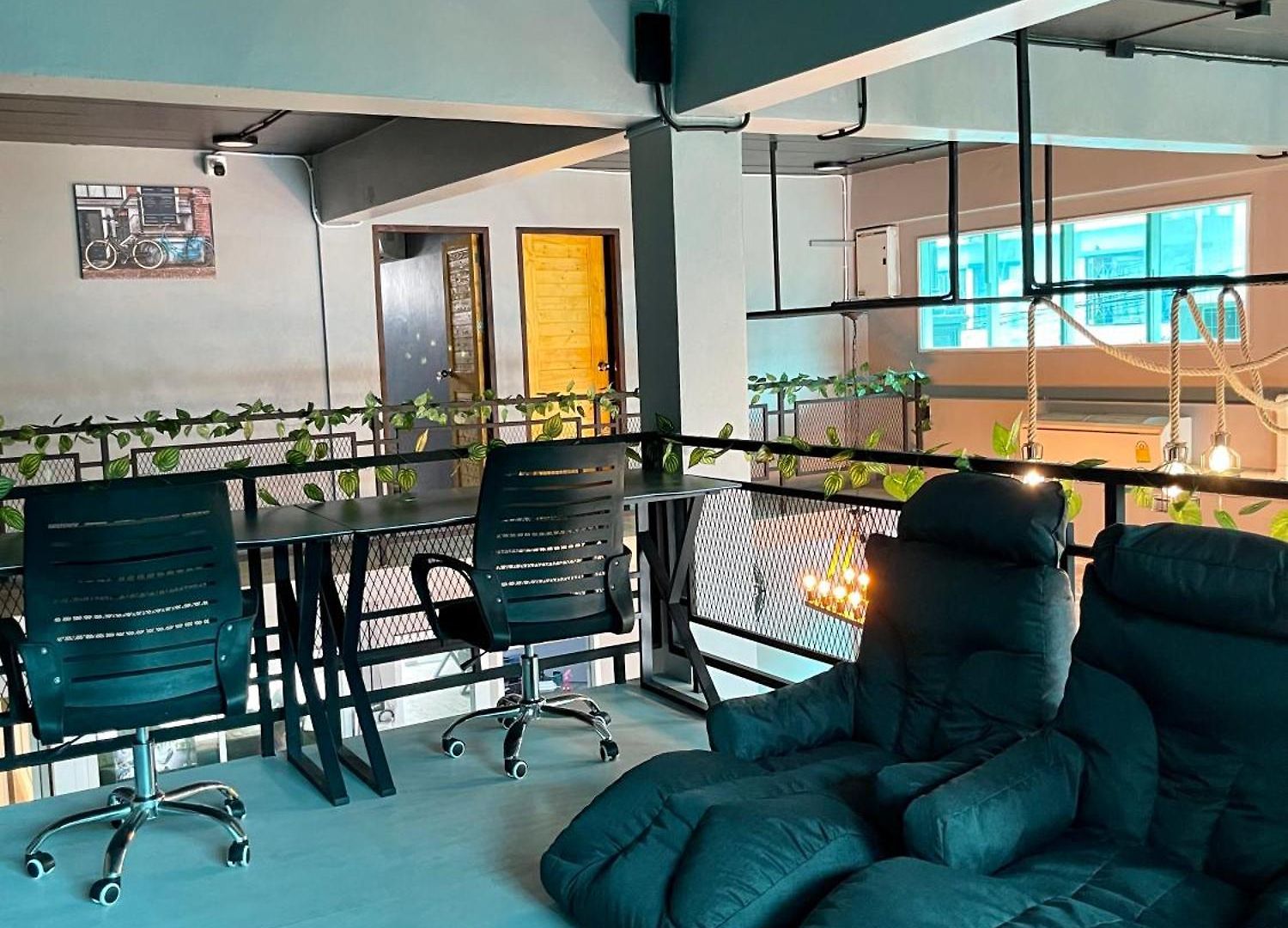 ที่พัก Friends Station Tukkom & Cafe Pattaya