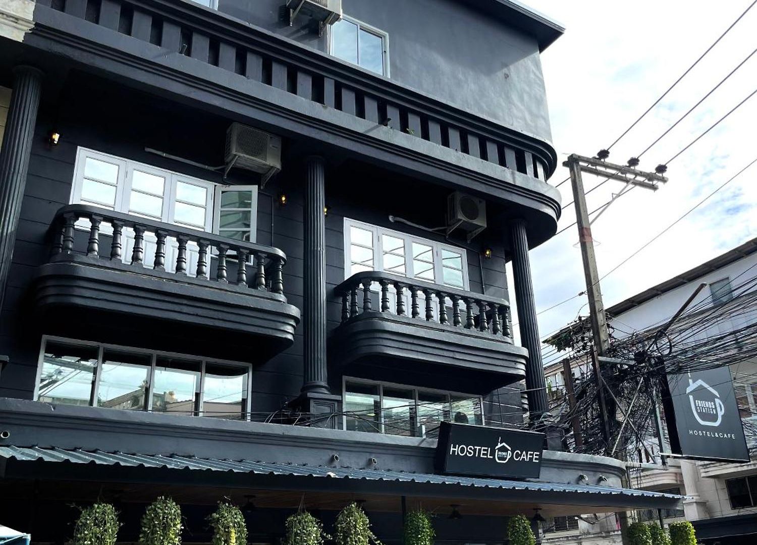 ที่พัก Friends Station Tukkom & Cafe *