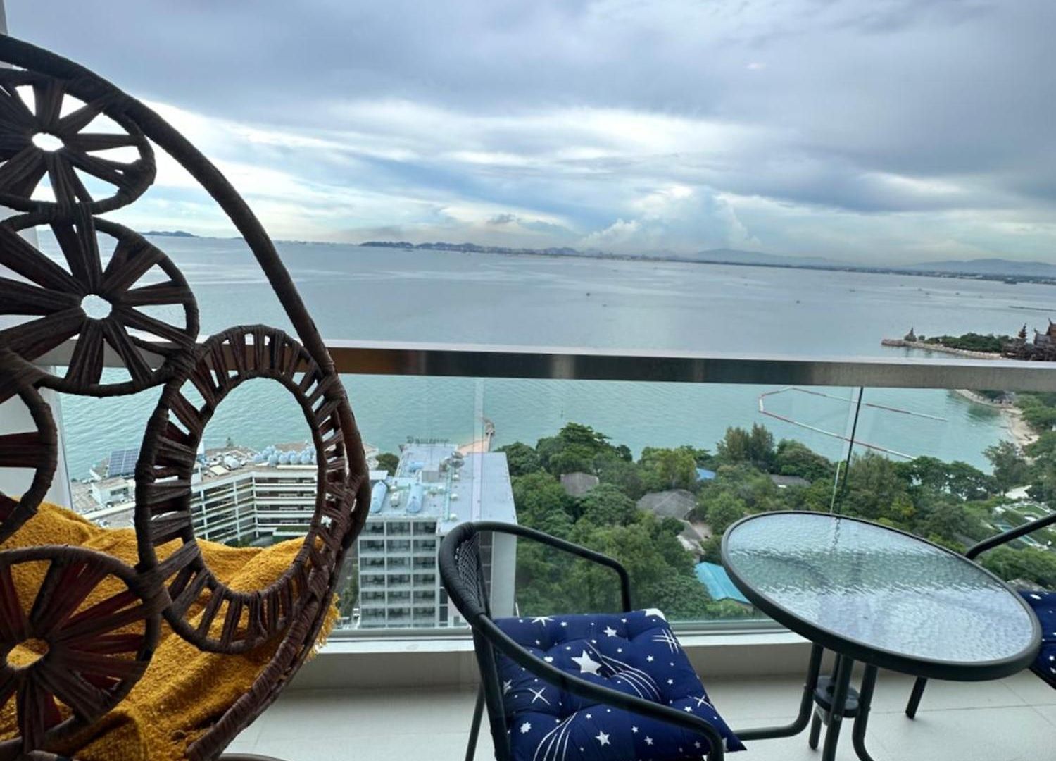 อพาร์ทเม้น The Palm Wongamat 22 Pattaya
