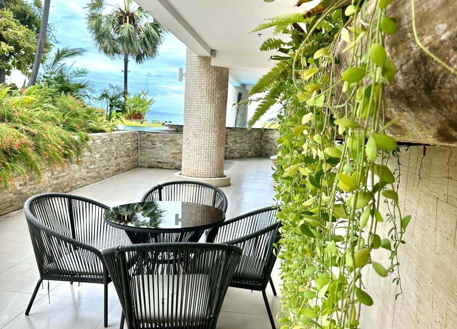 อพาร์ทเม้น The Palm Wongamat 22 *
