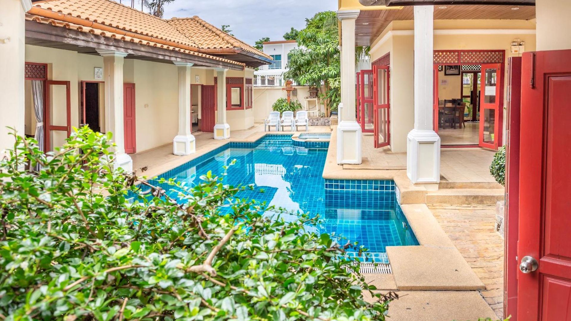 Bali Pool Villa, 5 Min To Walking Street & The Beaches Pattaya