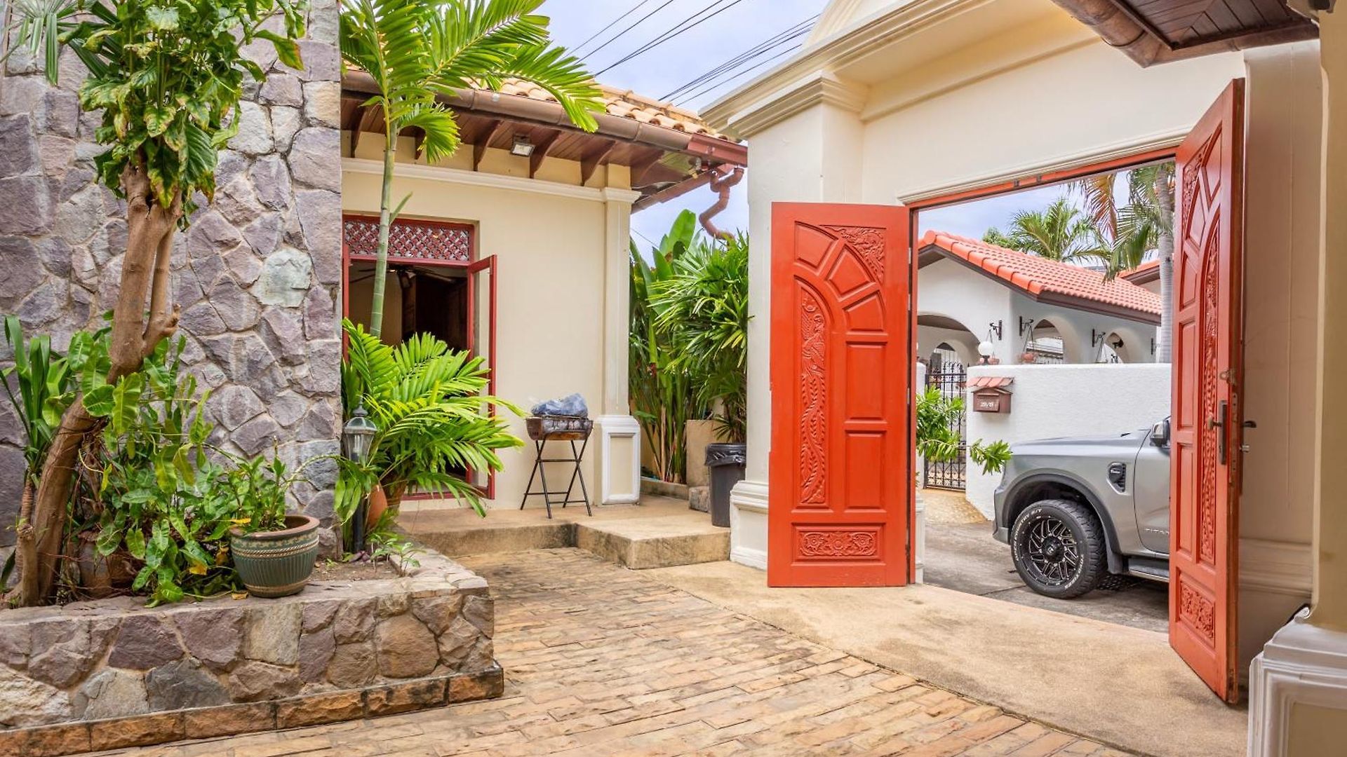 Bali Pool Villa, 5 Min To Walking Street & The Beaches Pattaya