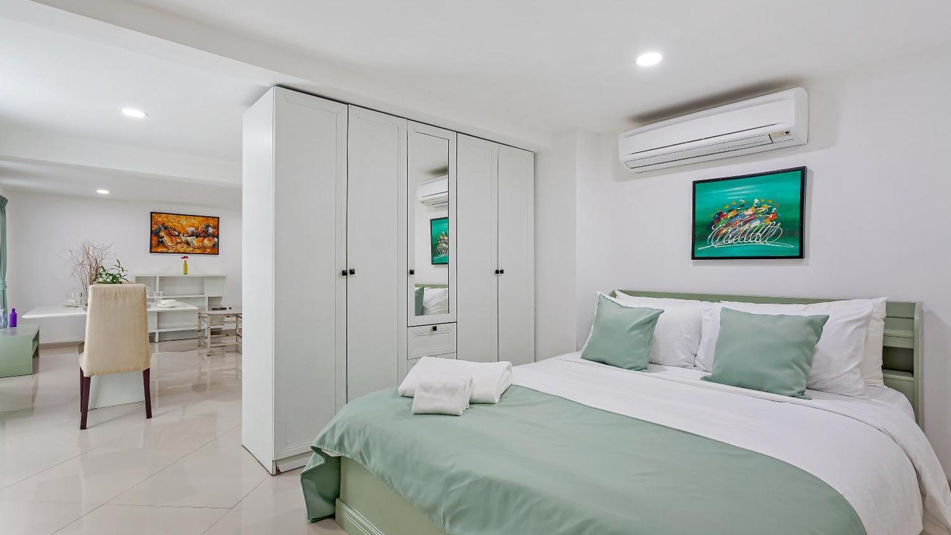 Grosvenor House - Olympic Pool - Pattaya