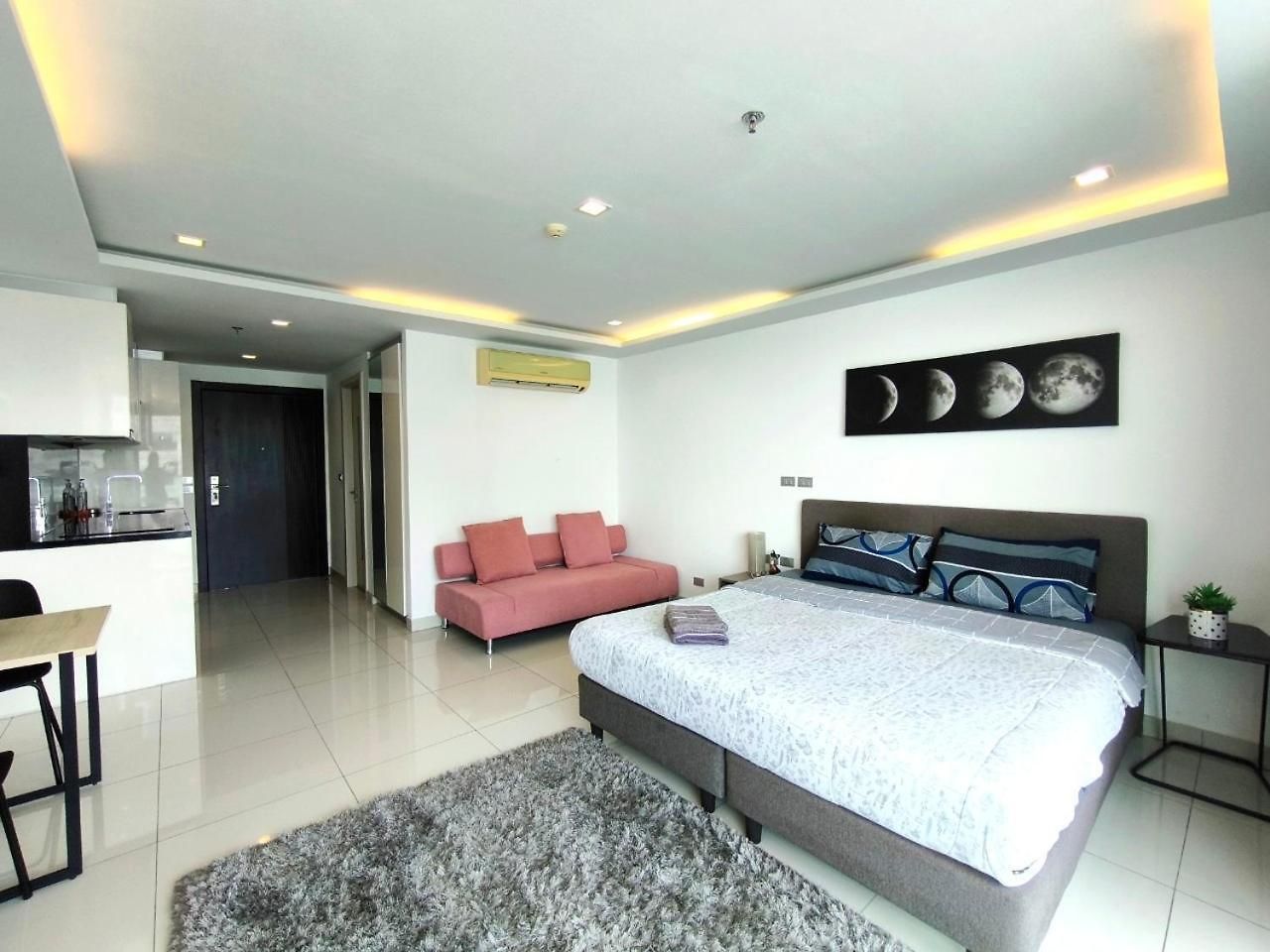 อพาร์ทเม้น Sea View At Wong Amat Tower 3505 *