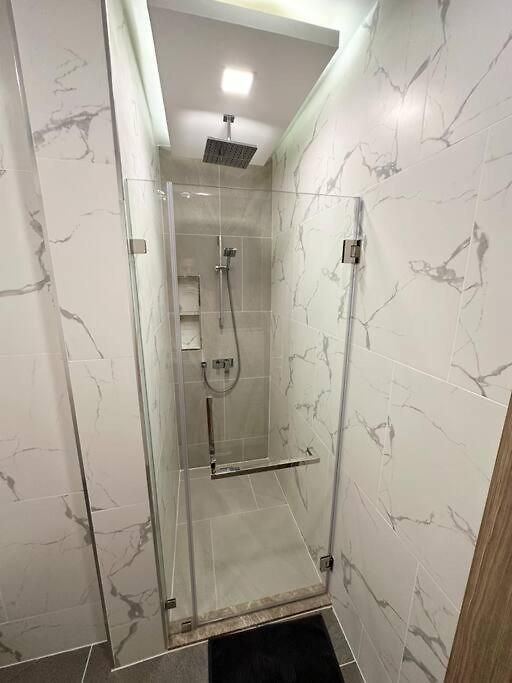 Super Luxury 3 Bedroom Private Pool With Jacuzzi, Near 711, 10 Minutes To Walking Street And - Mt6 * Pattaya