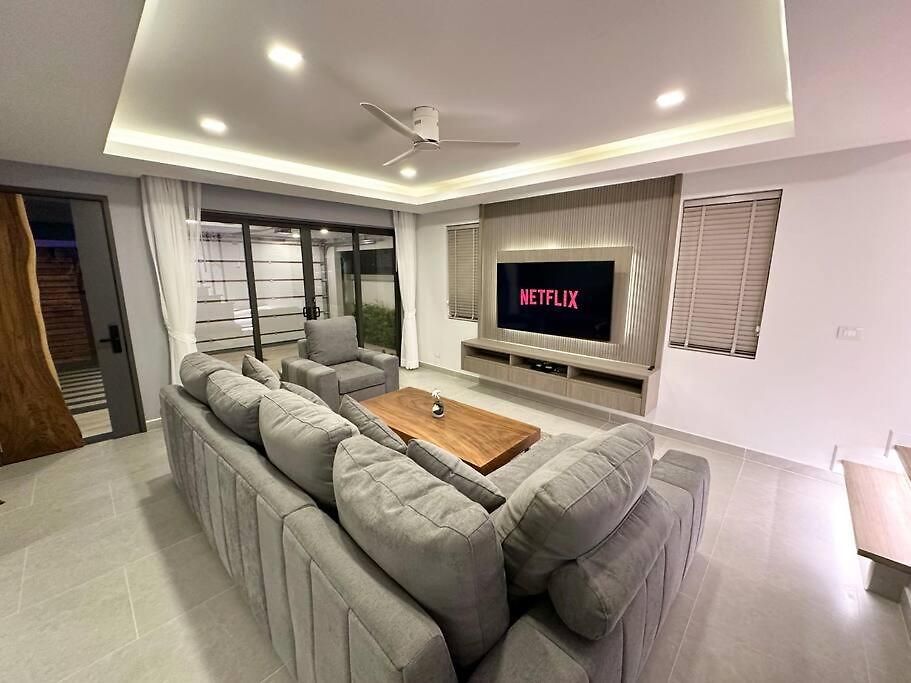 วิลล่า Super Luxury 3 Bedroom Private Pool With Jacuzzi, Near 711, 10 Minutes To Walking Street And - Mt6