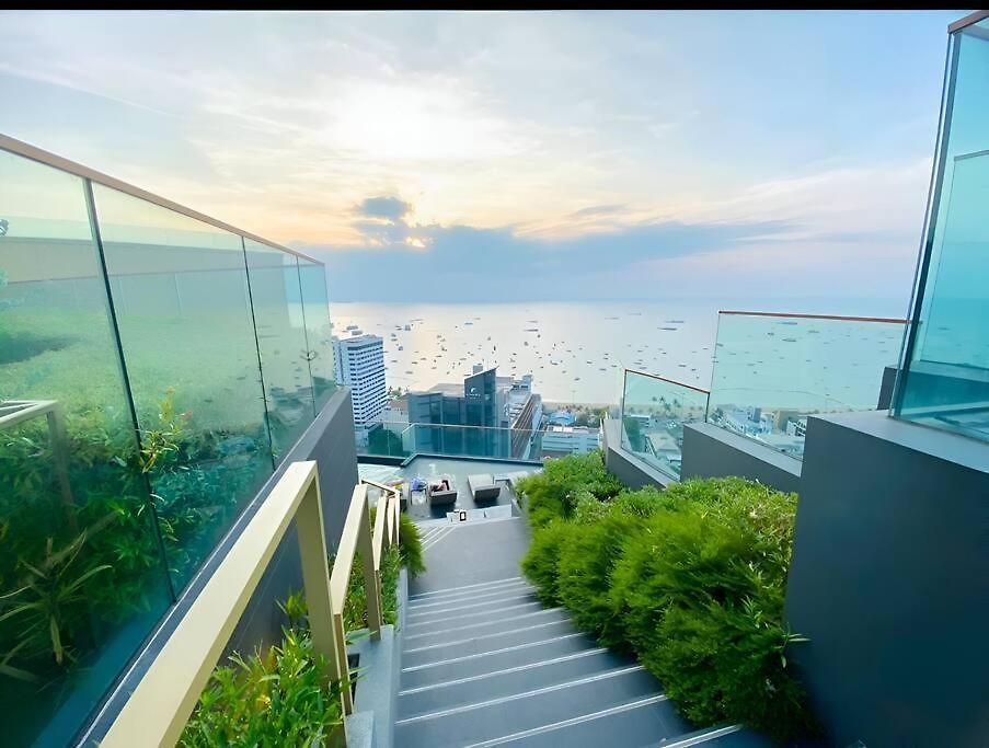 อพาร์ทเม้น In Downtown And Rooftop Pool In *