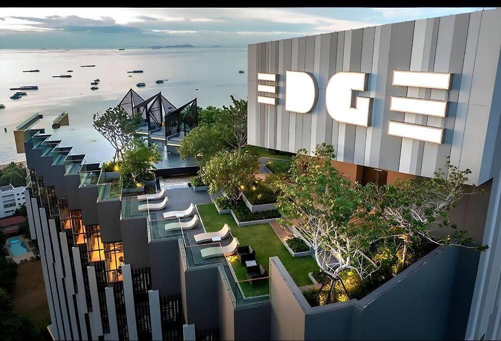 In Downtown And Rooftop Pool In อพาร์ทเม้น