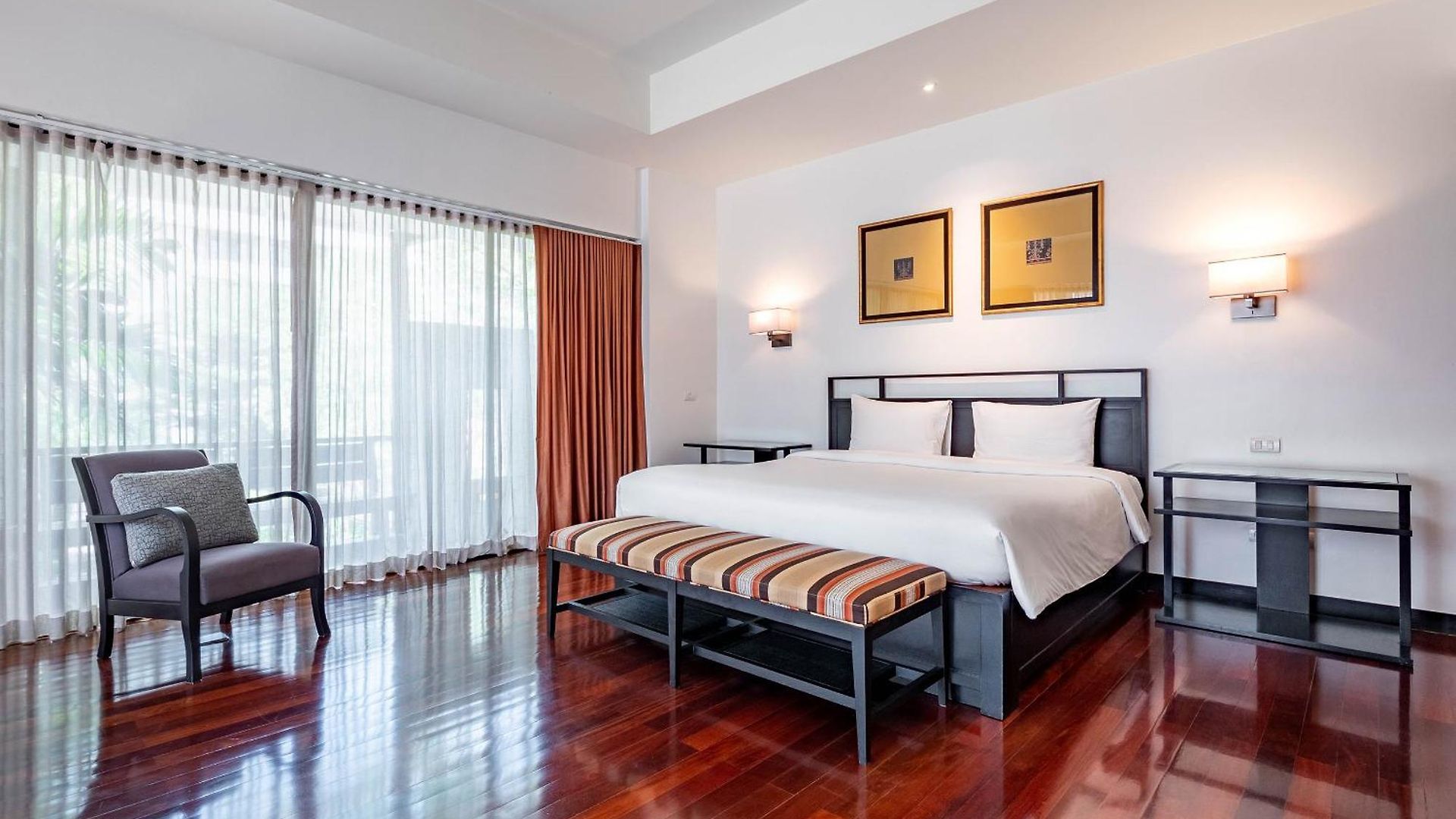 Luxe อพาร์ตโฮเทล Pattaya