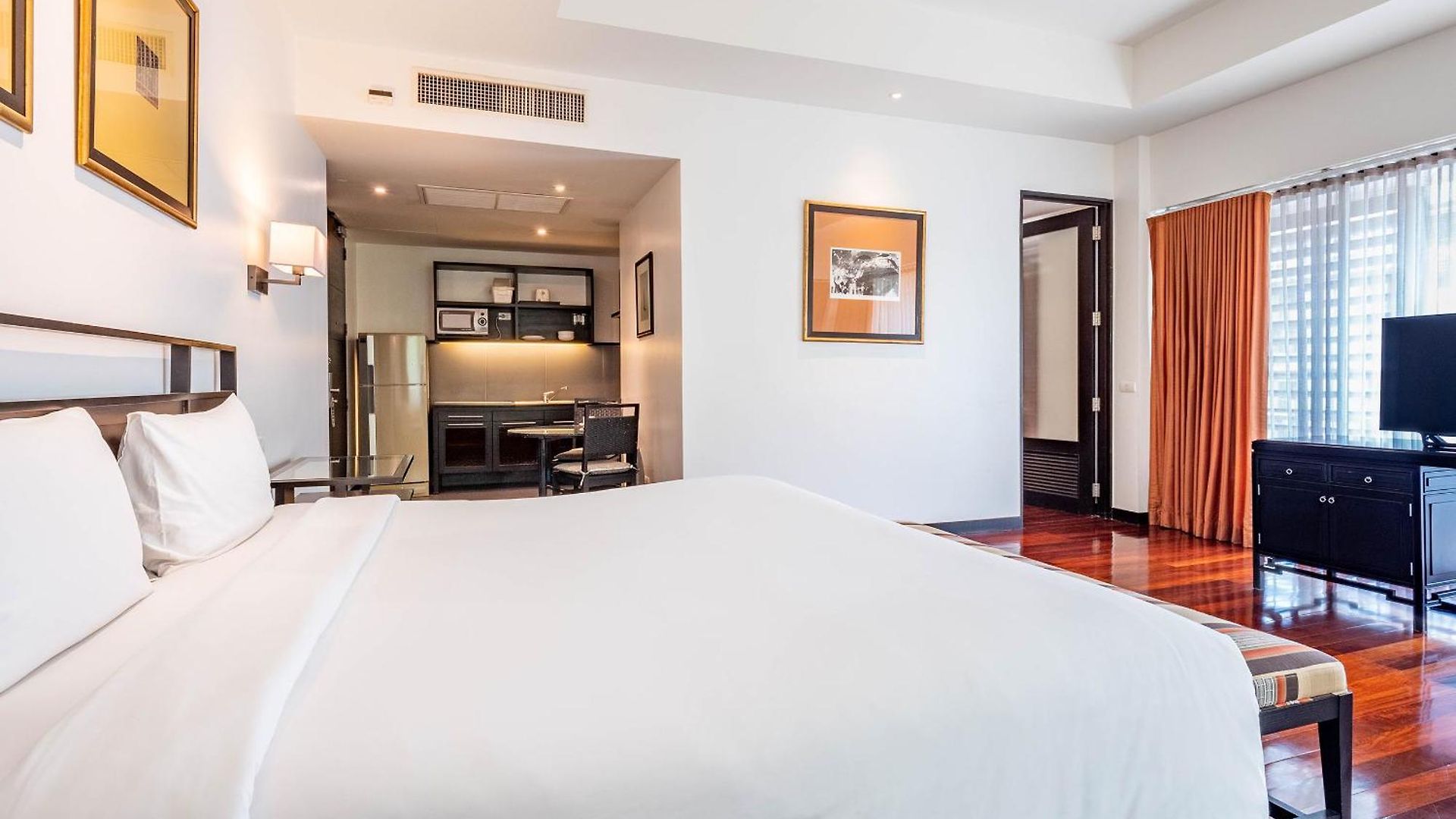 Luxe อพาร์ตโฮเทล 3*