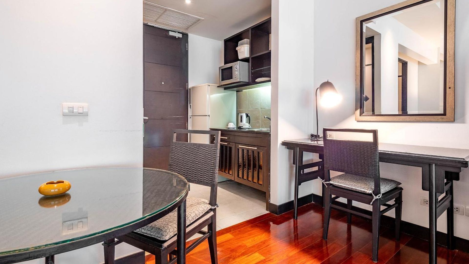 Luxe อพาร์ตโฮเทล Pattaya
