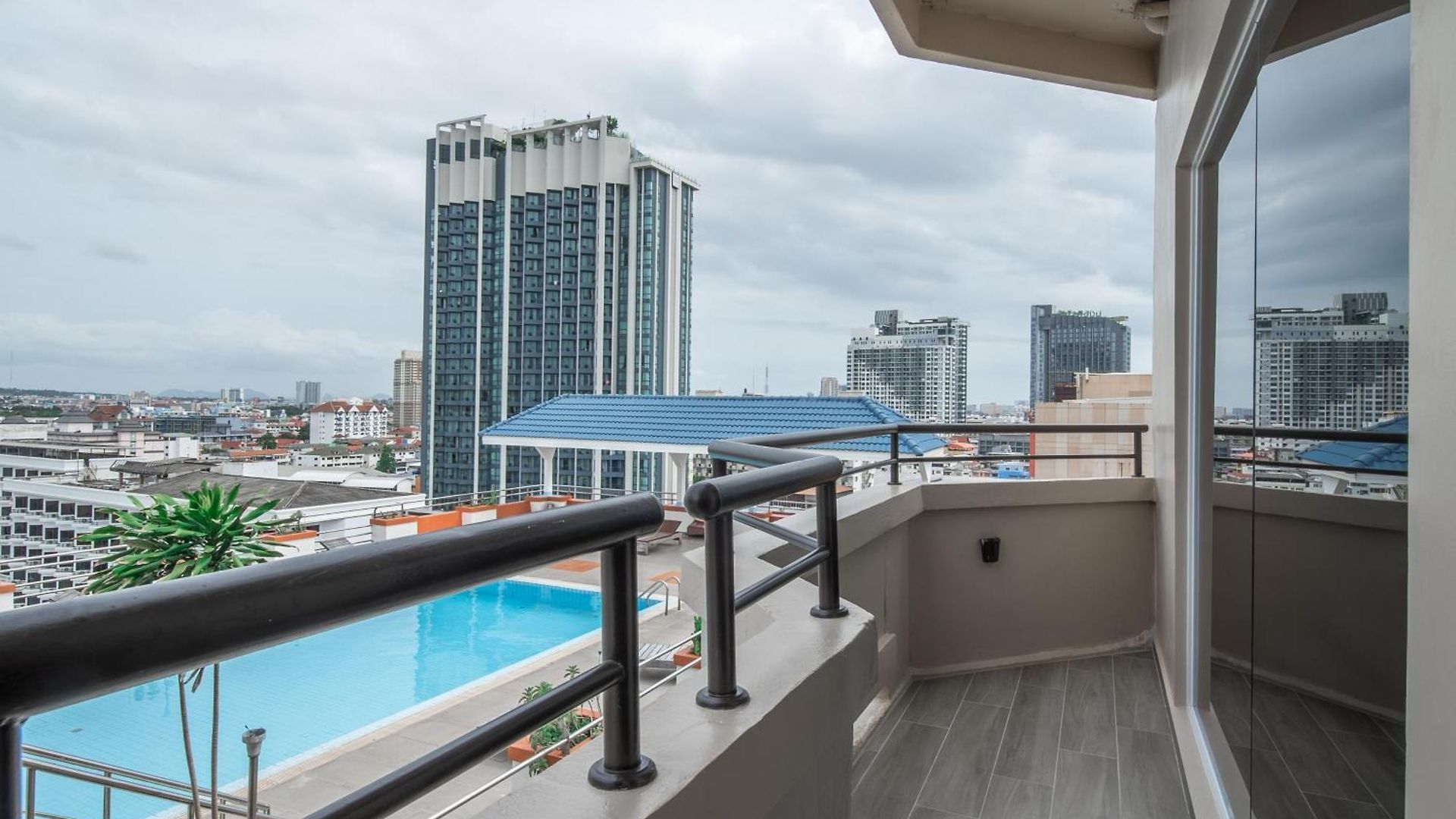 Sunbeam โรงแรม 4*