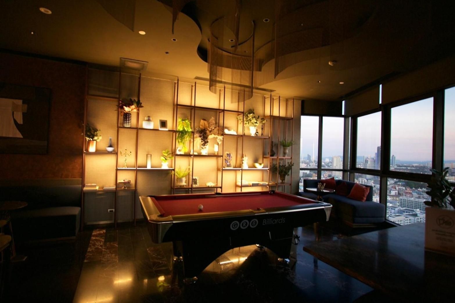 With Roof Pool