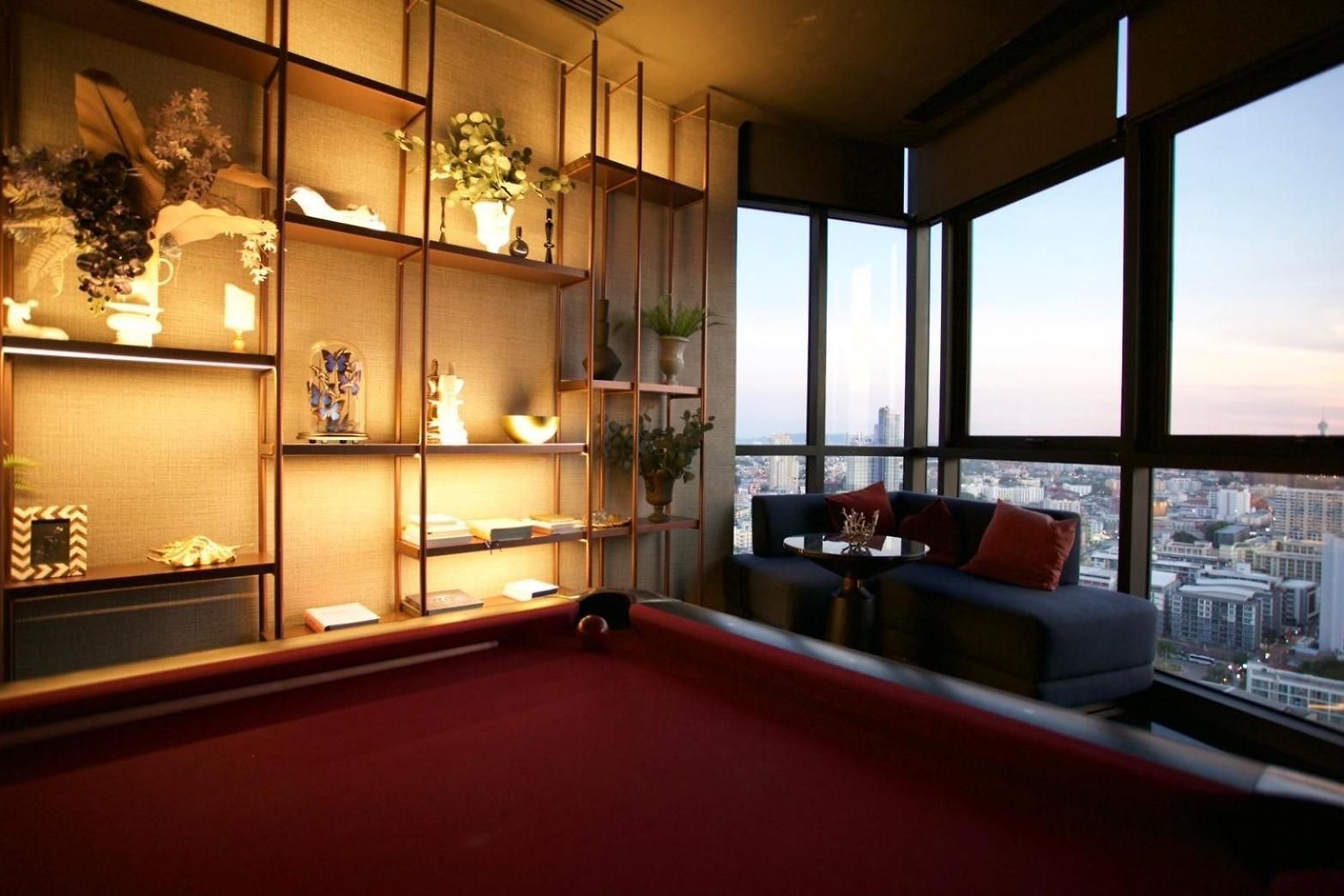 อพาร์ทเม้น With Roof Pool