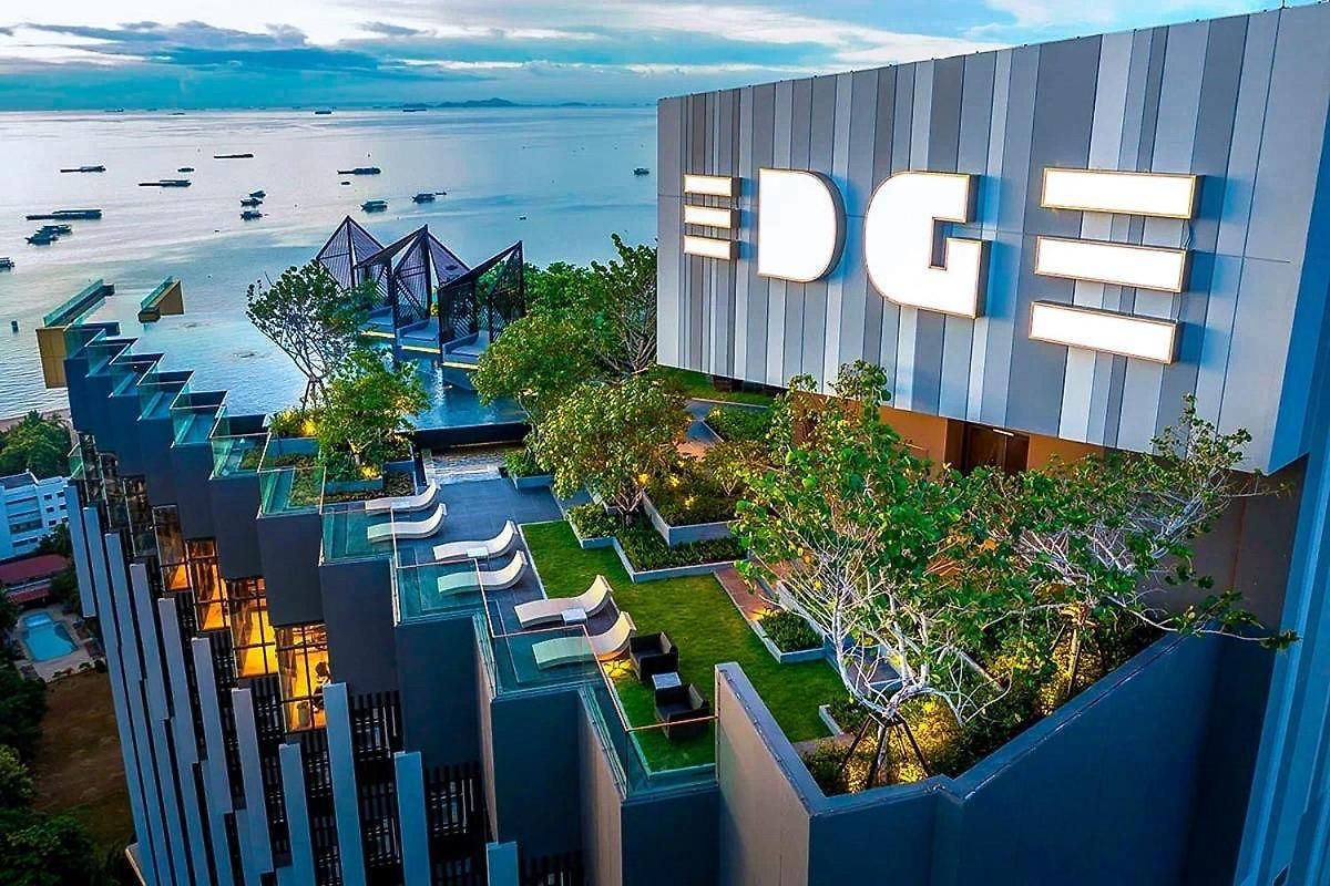 อพาร์ทเม้น With Roof Pool