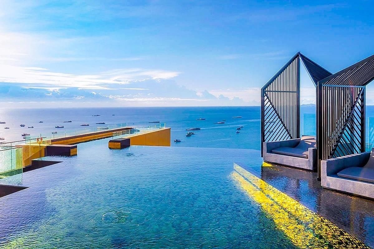 With Roof Pool