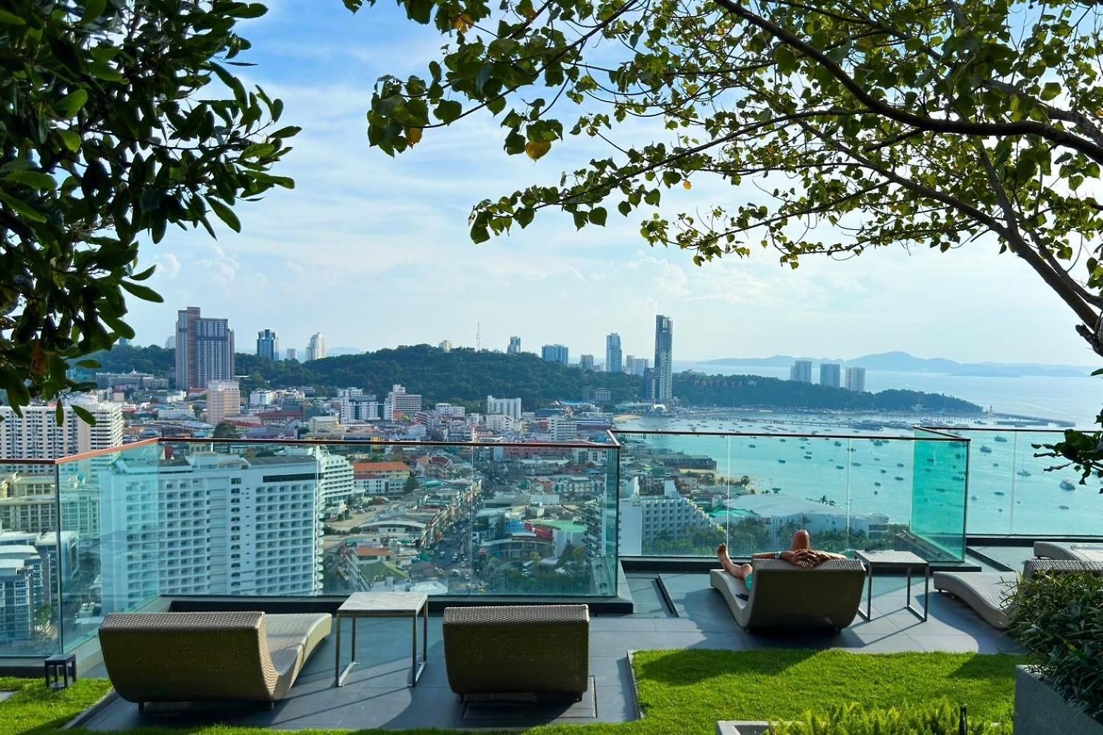 อพาร์ทเม้น With Roof Pool