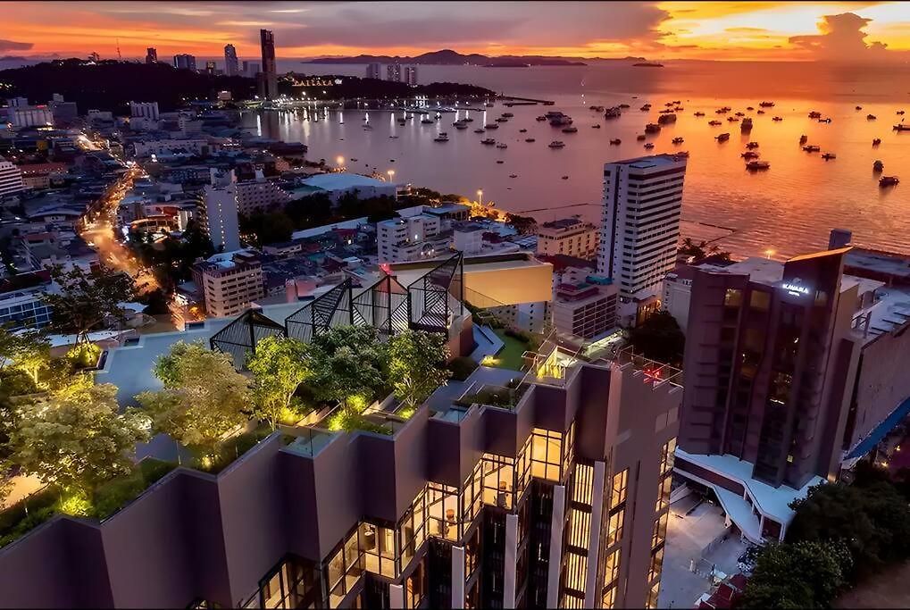 อพาร์ทเม้น With Roof Pool *