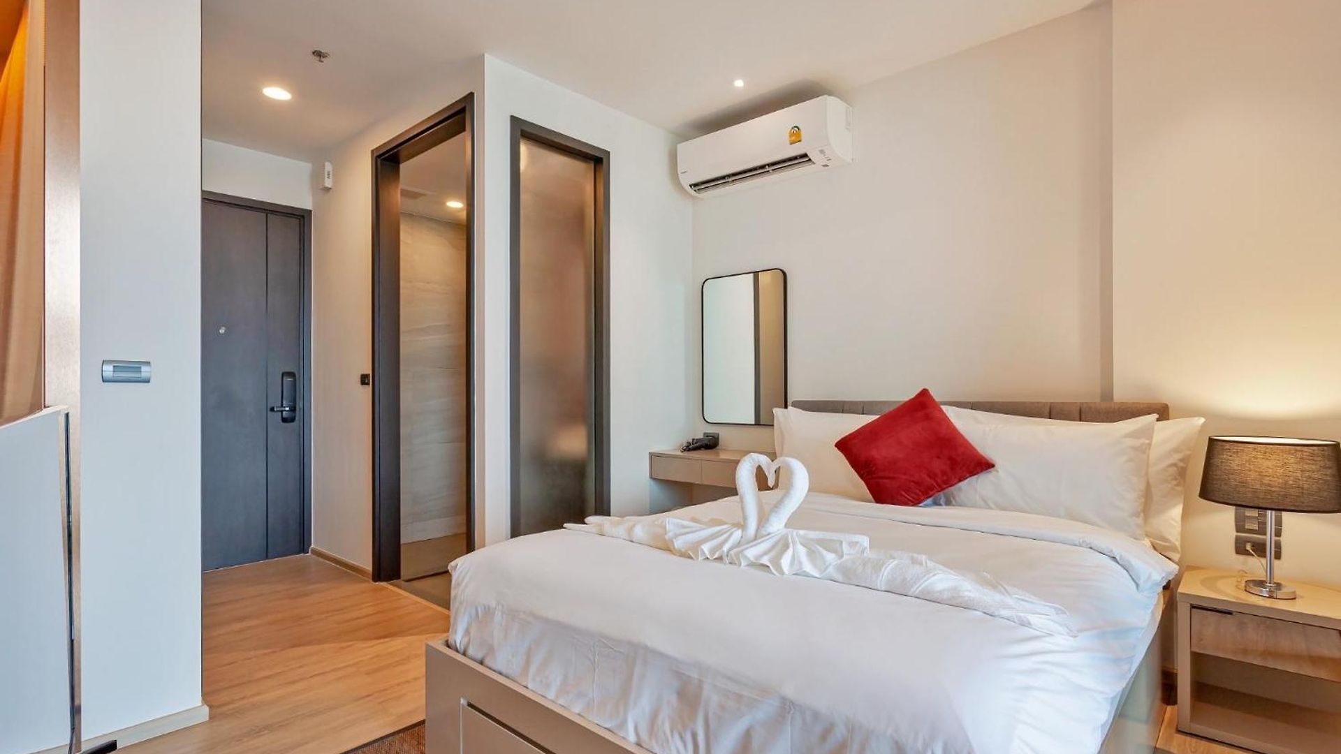 Edge Sea View High Floor 23,26 อพาร์ตโฮเทล