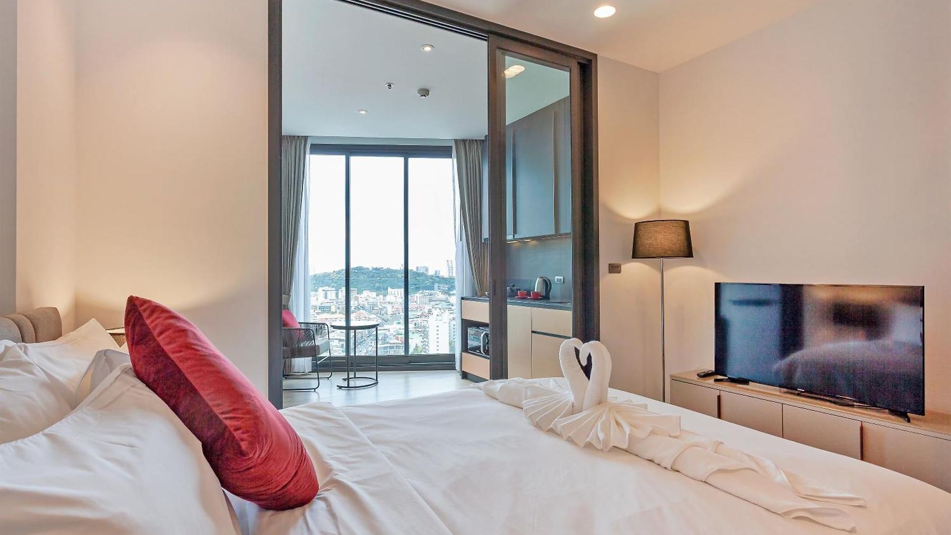Edge Sea View High Floor 23,26 อพาร์ตโฮเทล 4*