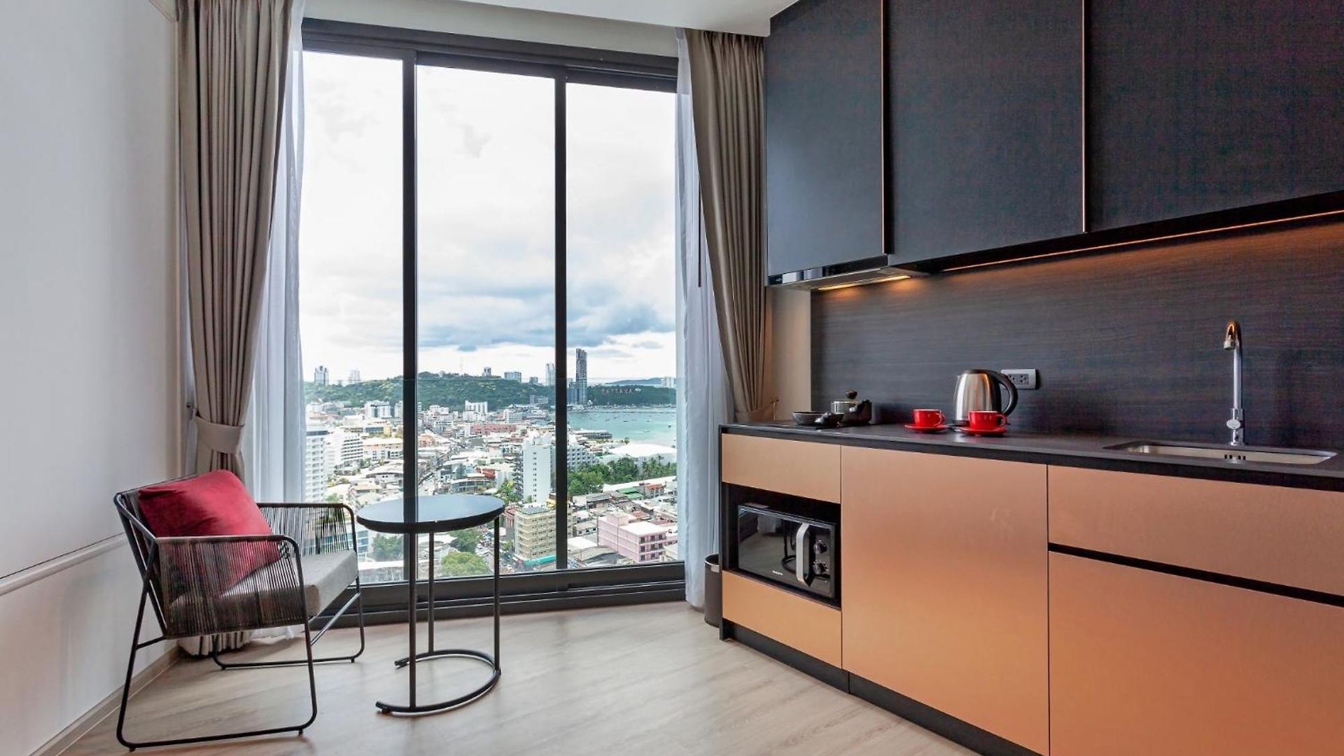 อพาร์ตโฮเทล Edge Sea View High Floor 23,26