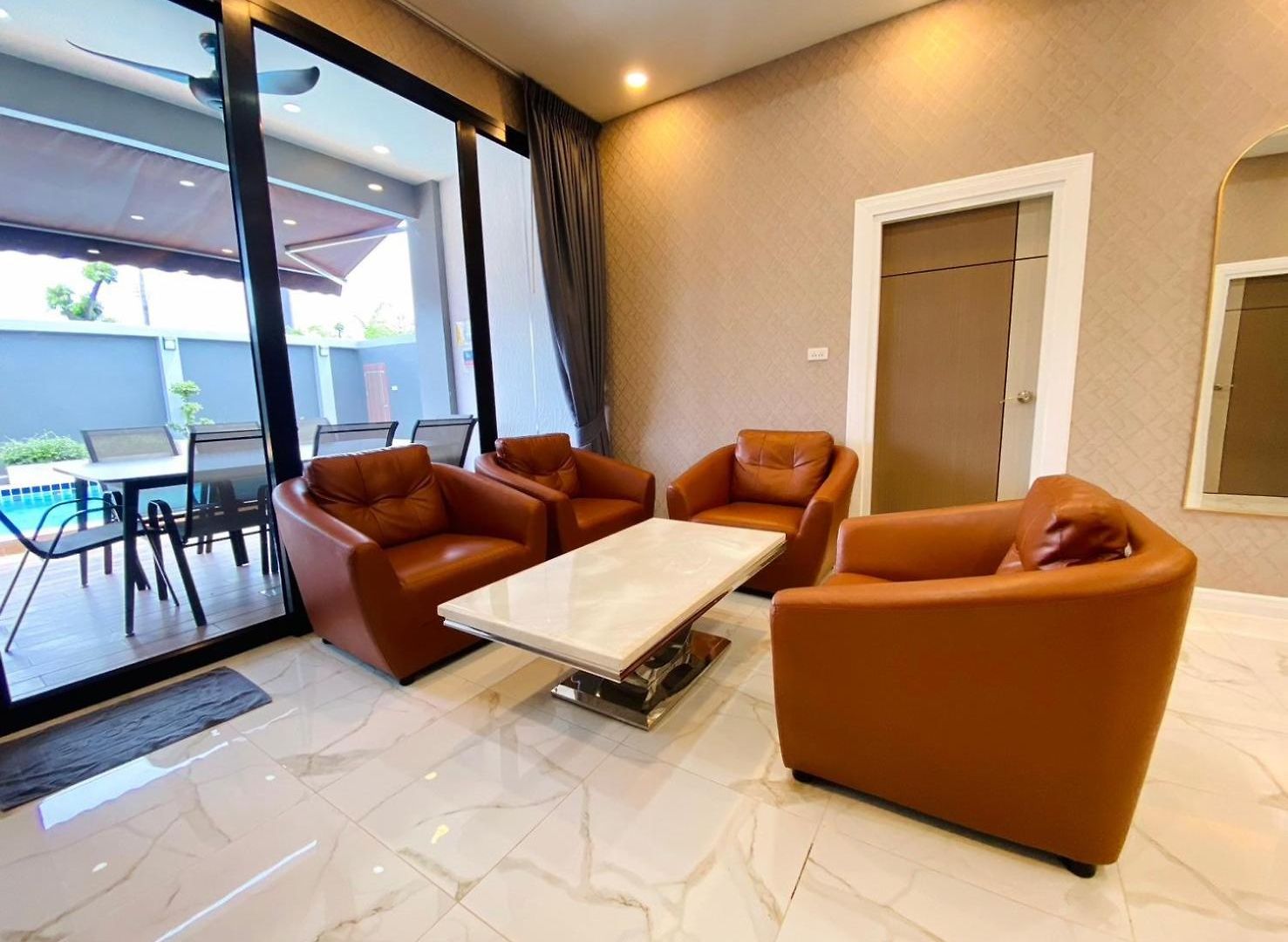 다빈치 풀빌라 Davinci Pool วันหยุดที่บ้าน Pattaya