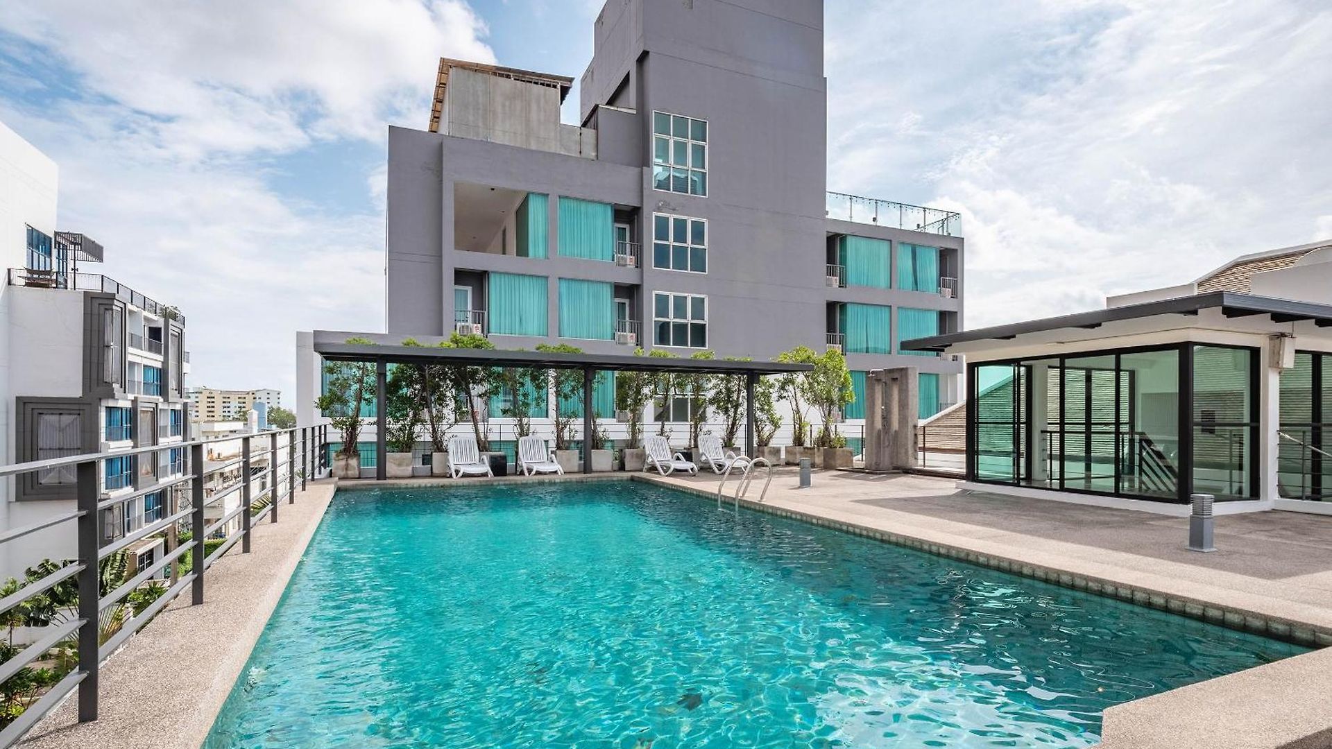 Luxe อพาร์ตโฮเทล Pattaya