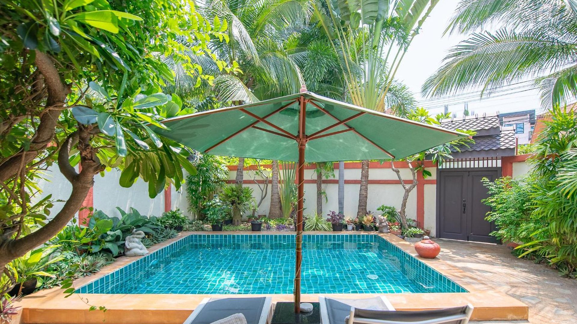 Iii, Totally Private Pool อพาร์ทเม้น