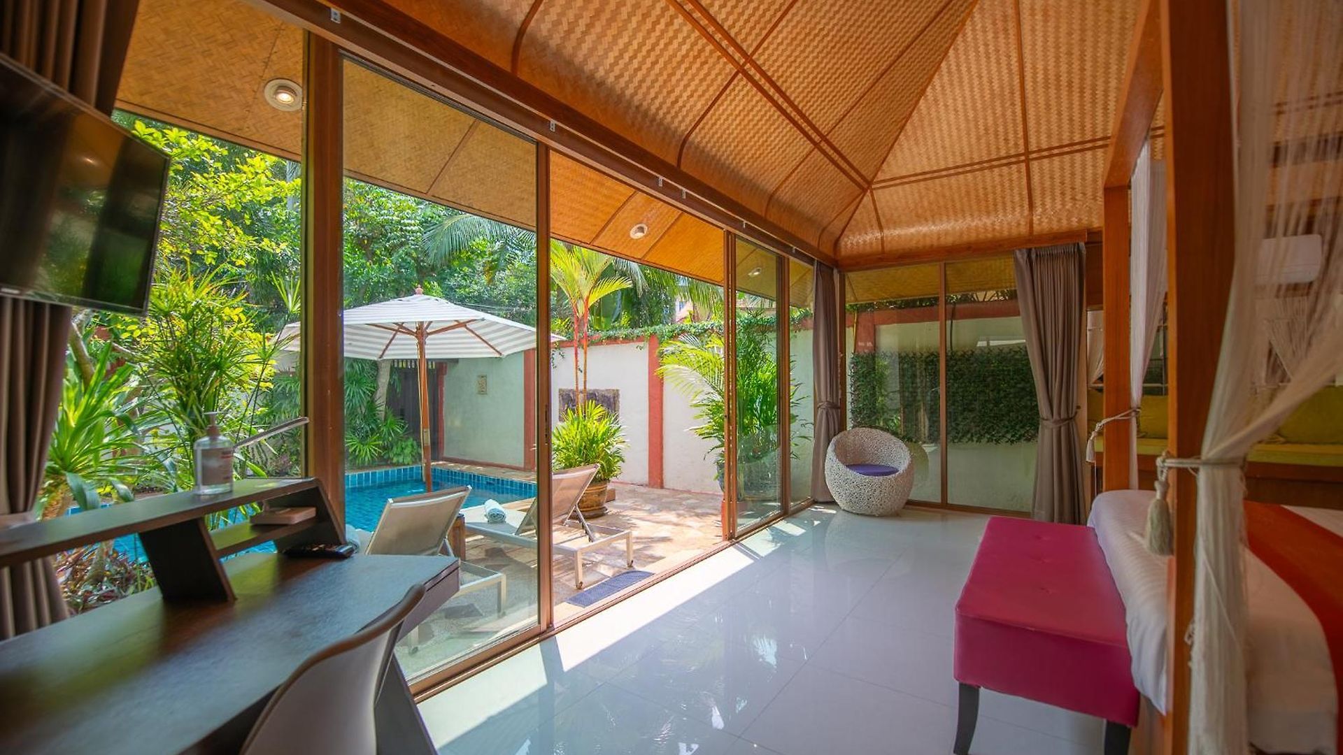 Iii, Totally Private Pool *