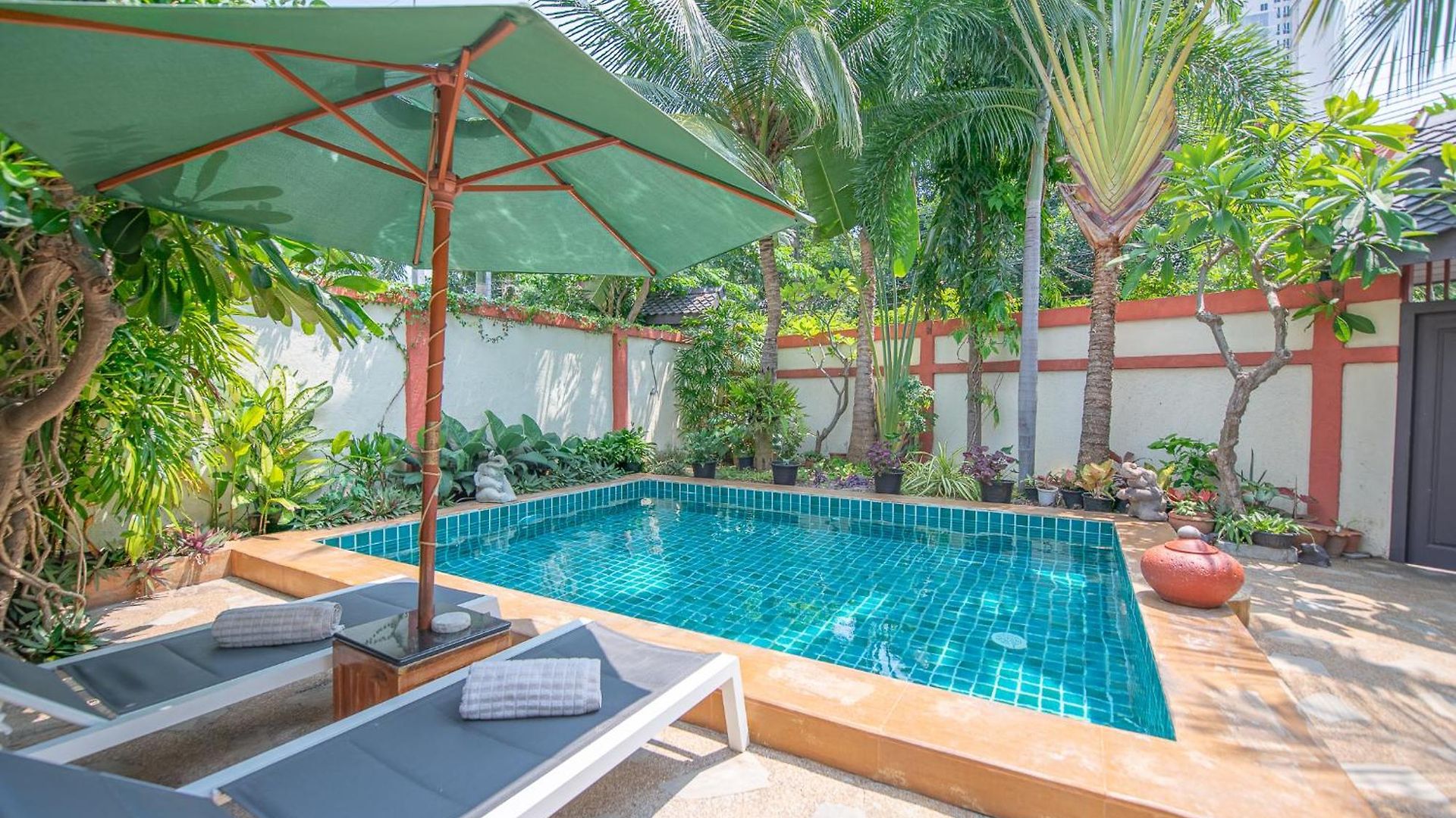 Iii, Totally Private Pool Pattaya