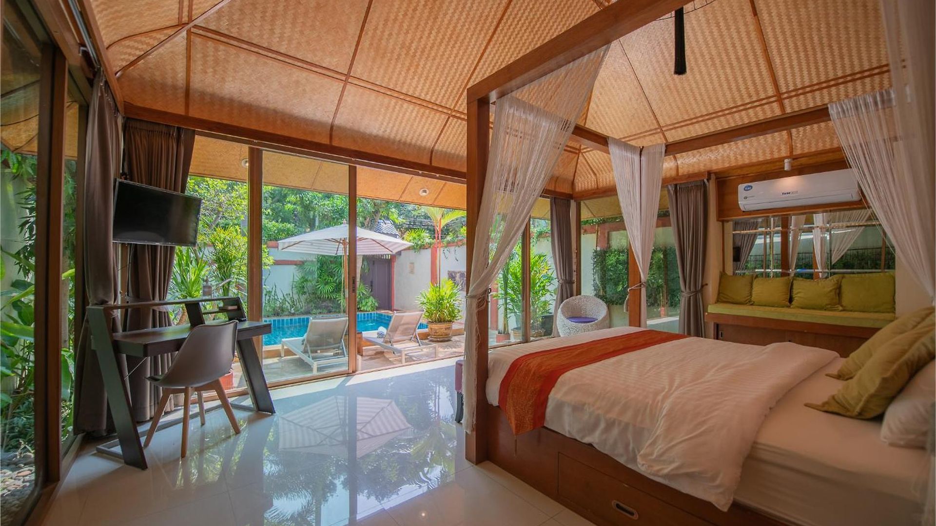 Iii, Totally Private Pool