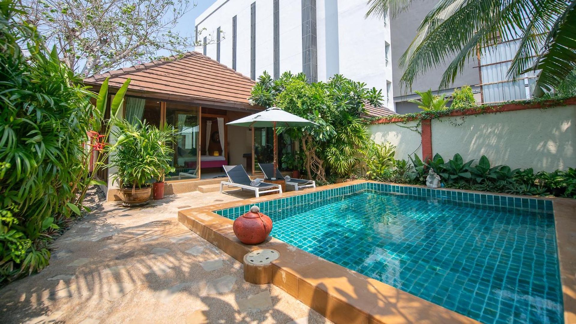 อพาร์ทเม้น Iii, Totally Private Pool
