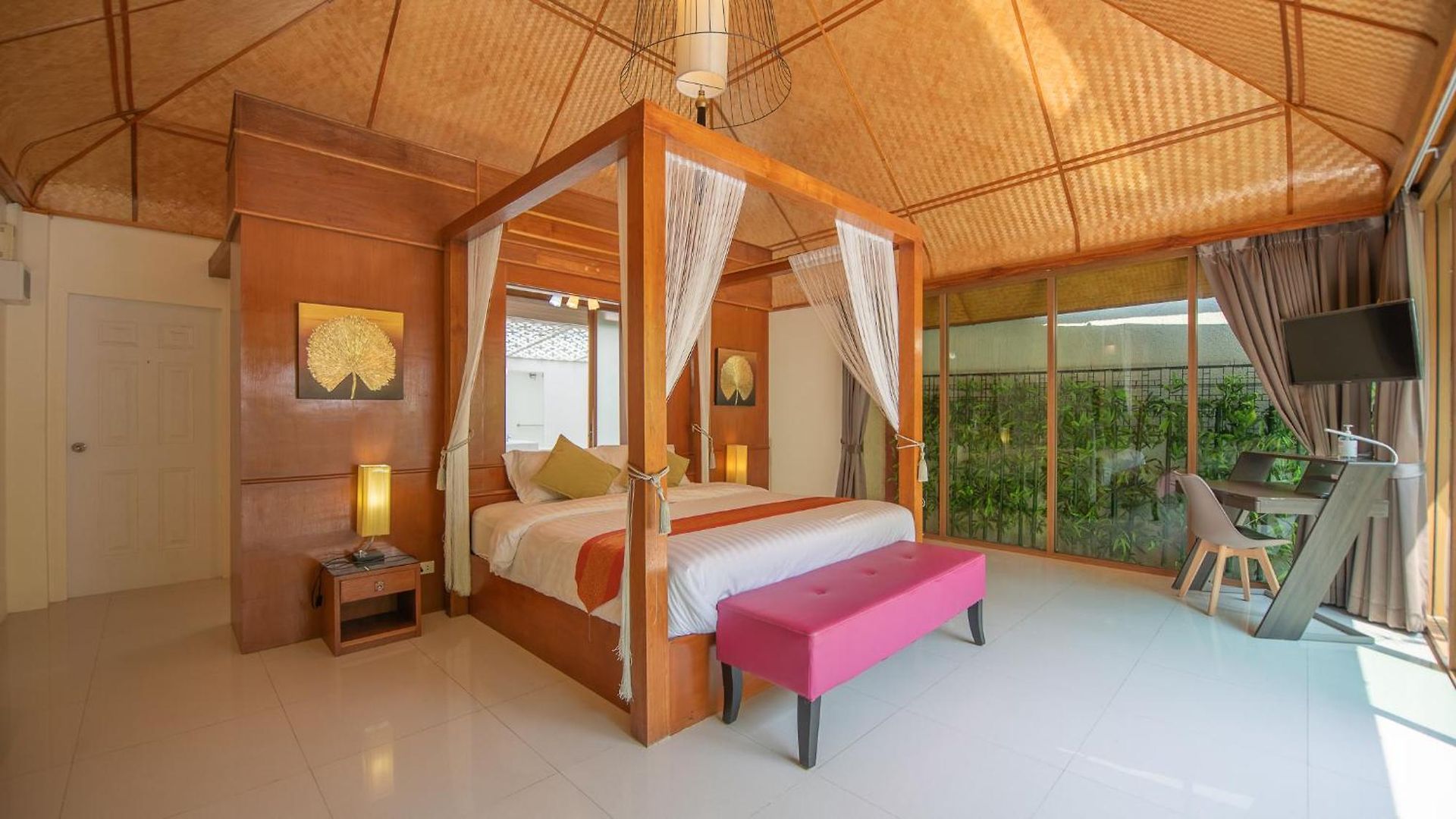 Iii, Totally Private Pool อพาร์ทเม้น