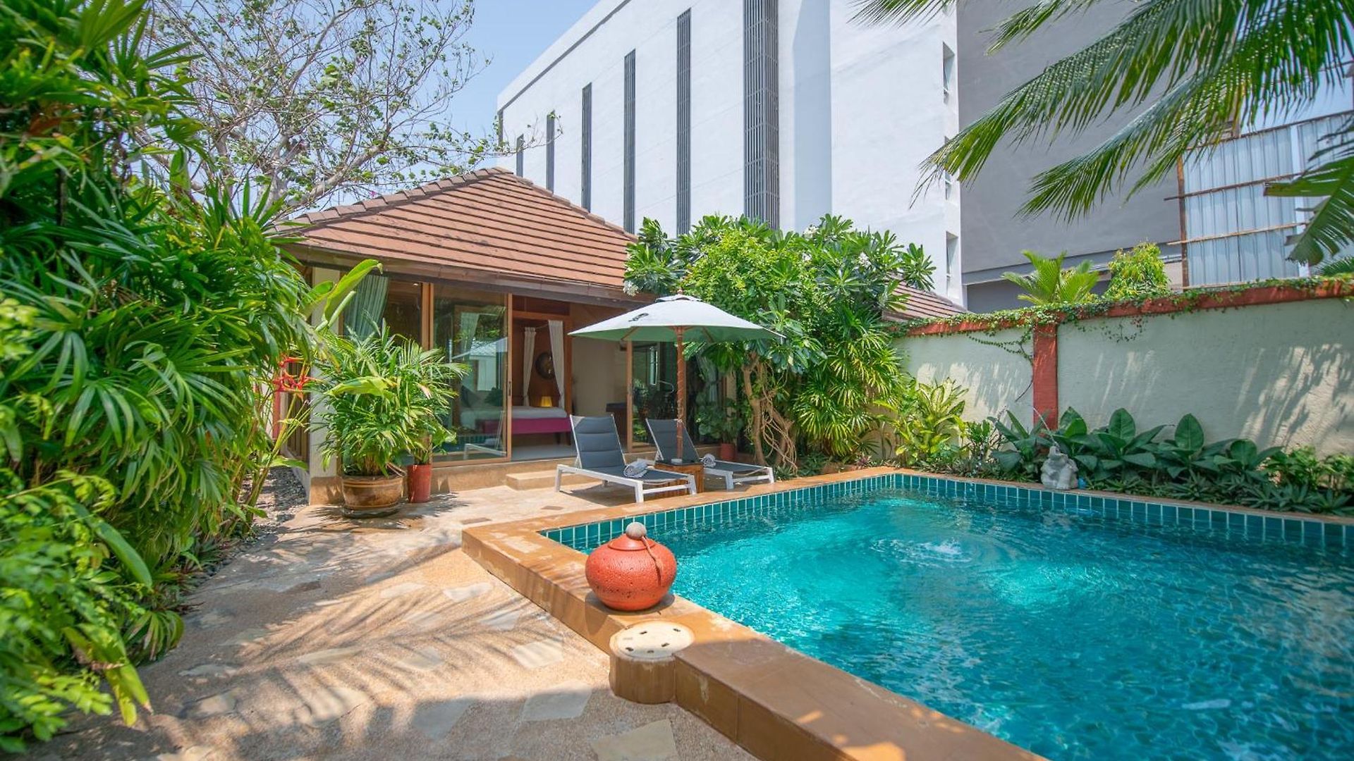 Ii, Totally Private Pool