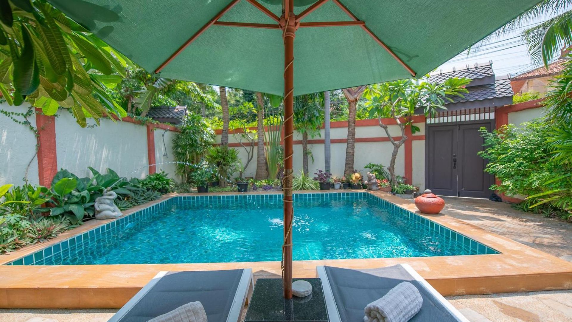 Ii, Totally Private Pool อพาร์ทเม้น