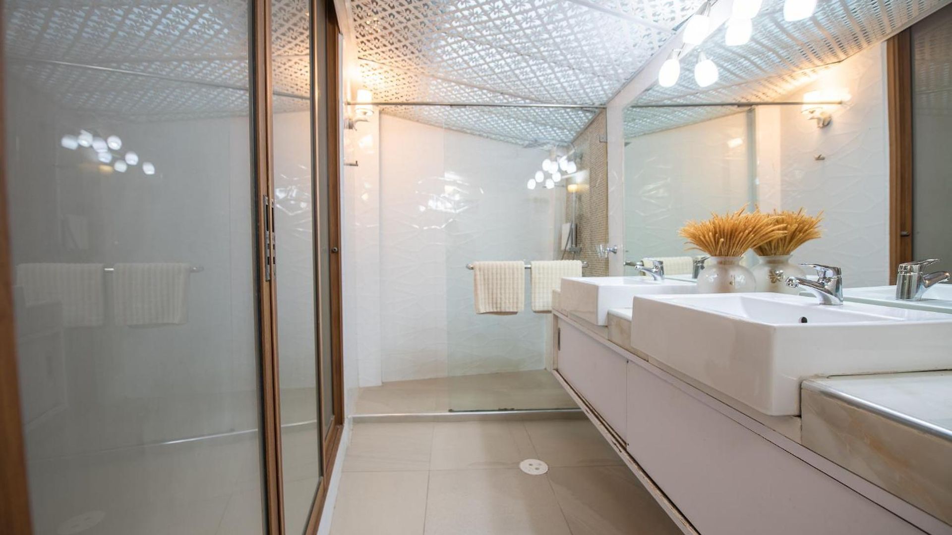 อพาร์ทเม้น I, Totally Private Pool Pattaya