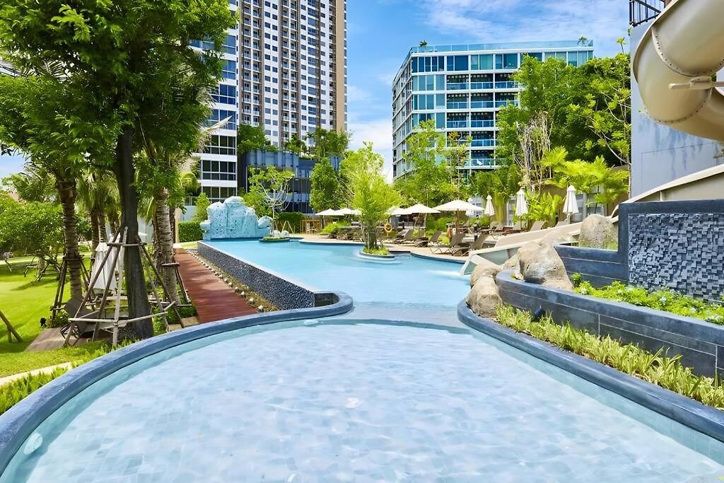อพาร์ทเม้น Luxury 70sqm 2 Bedroom Next To Walking Street Pattaya