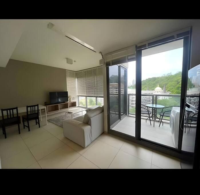 อพาร์ทเม้น Luxury 70sqm 2 Bedroom Next To Walking Street *
