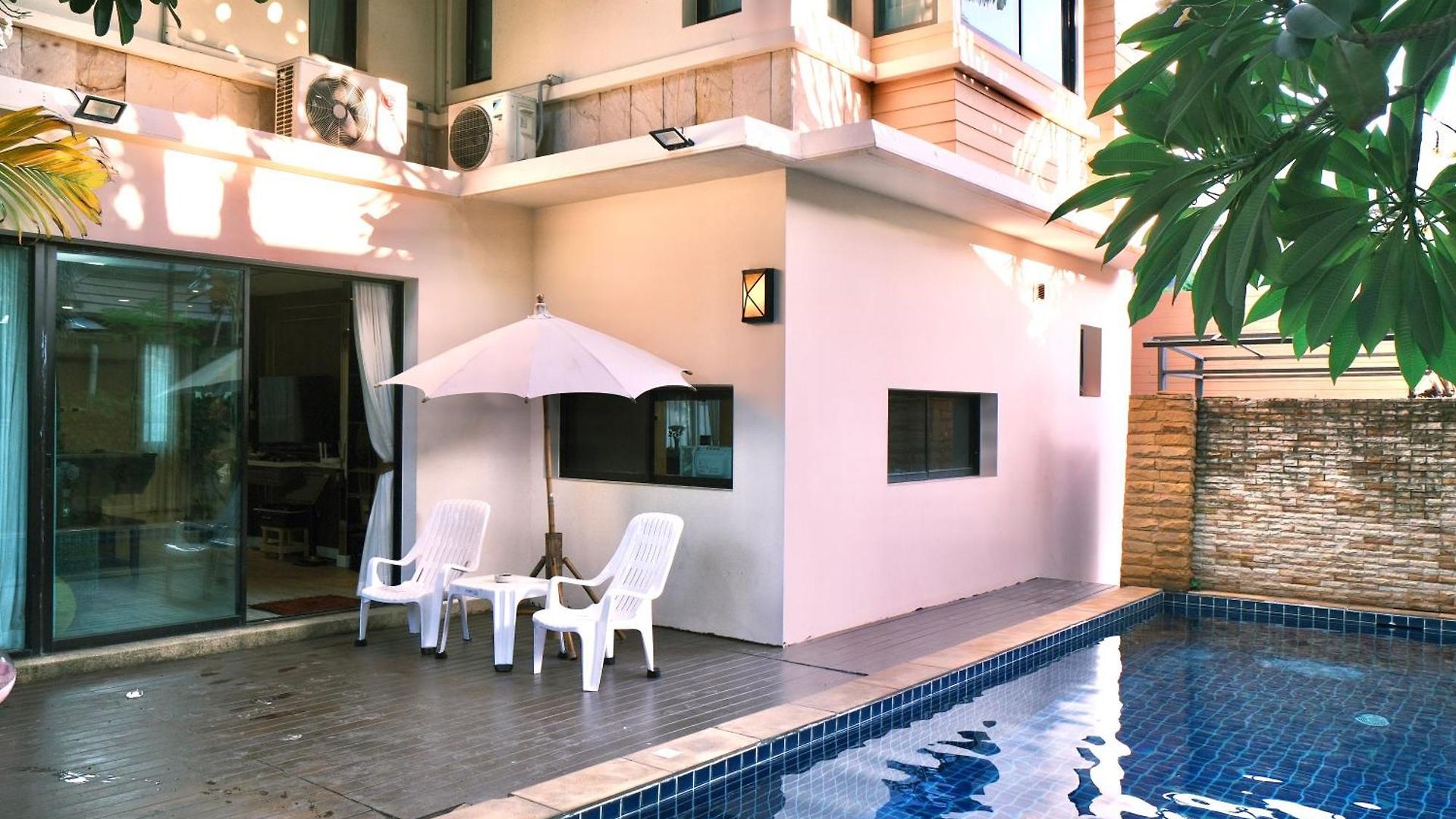 Hollywood Pool Center Pattaya