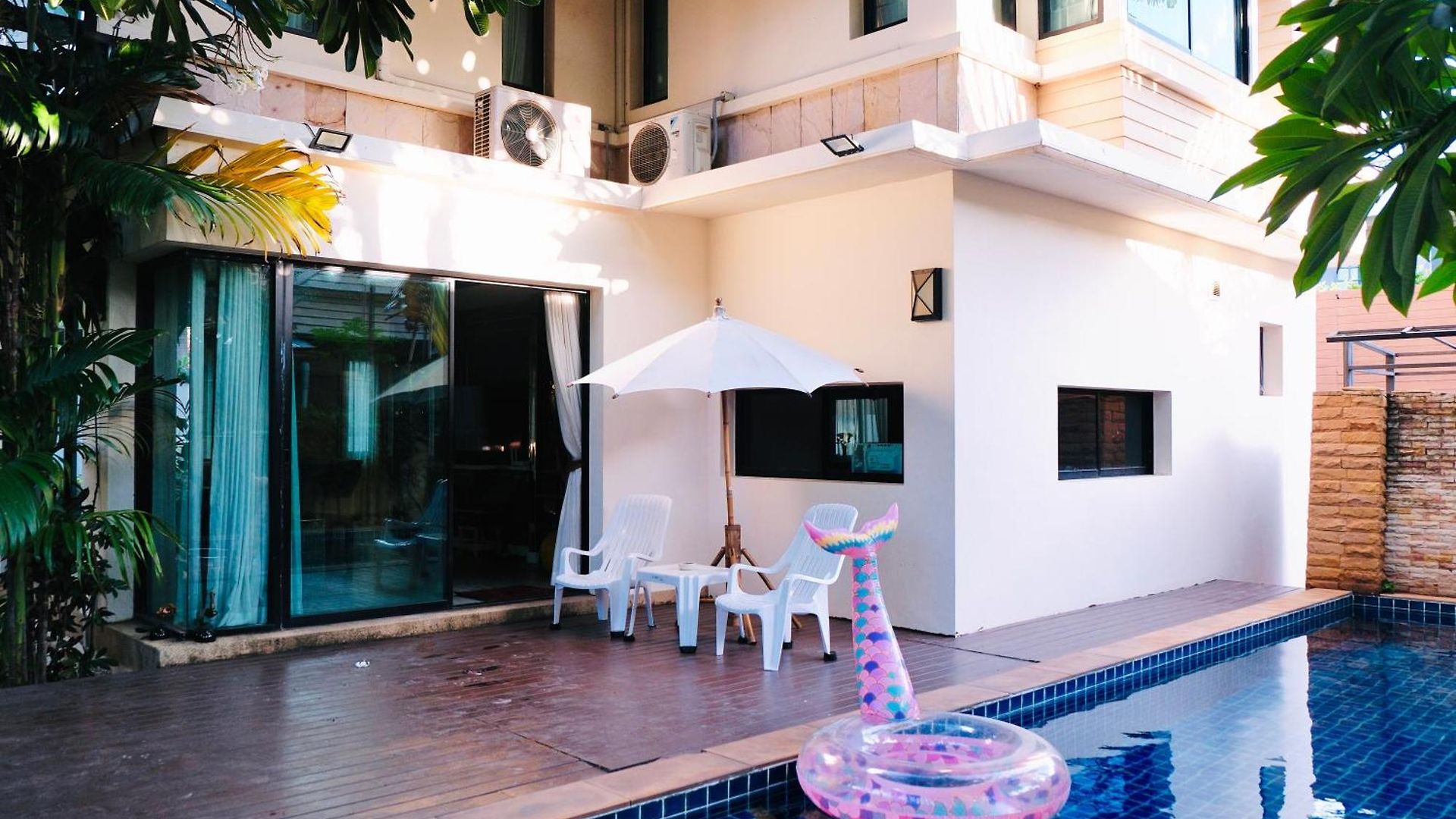วิลล่า Hollywood Pool Center *
