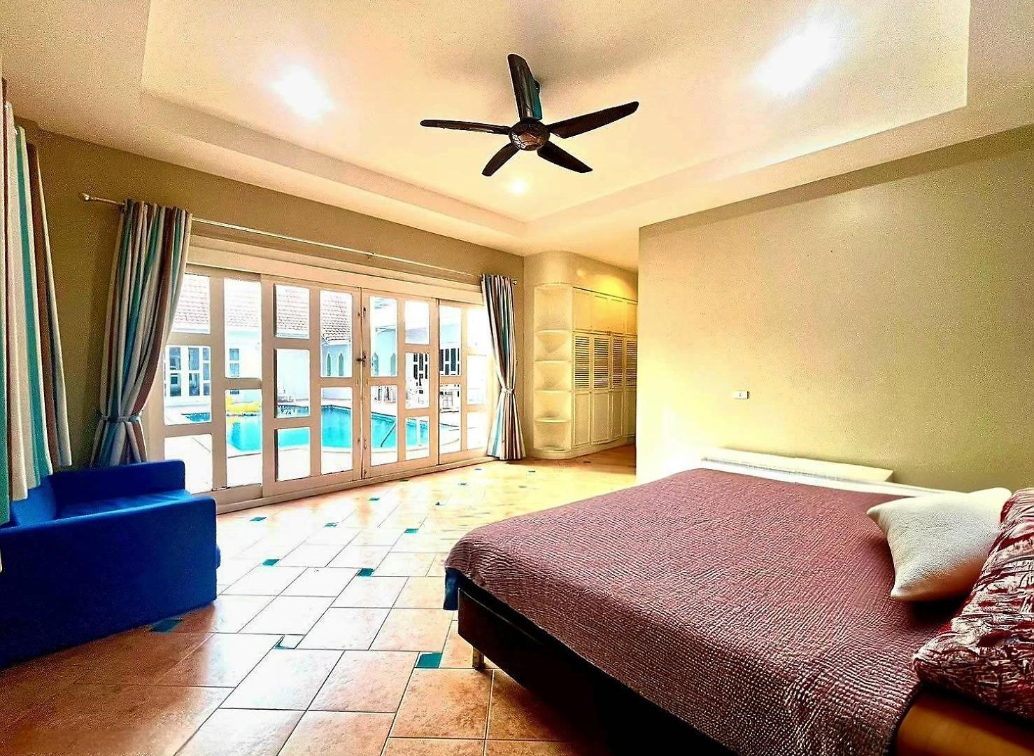 Pool 5bedroom Cosy Big Area Close To The *